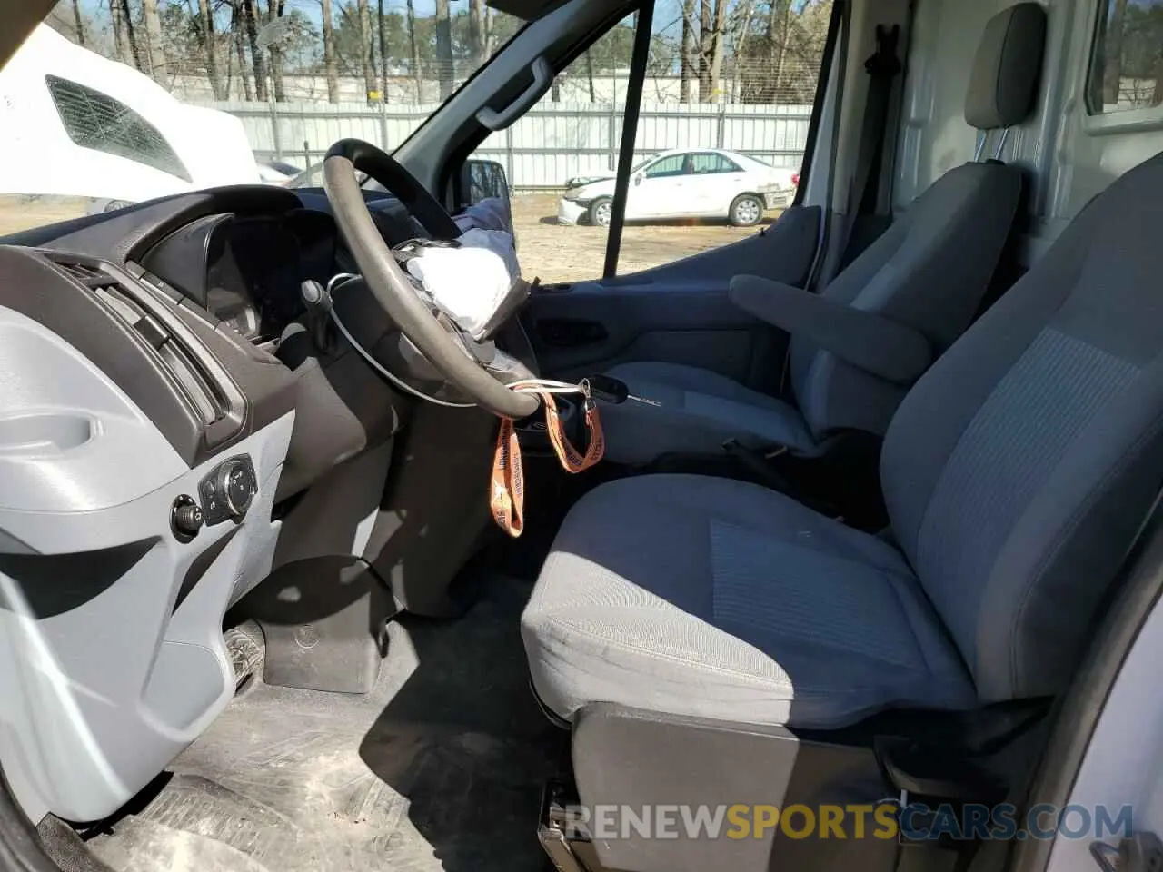 7 Photograph of a damaged car 1FTYR3XM1KKB77084 FORD TRANSIT 2019