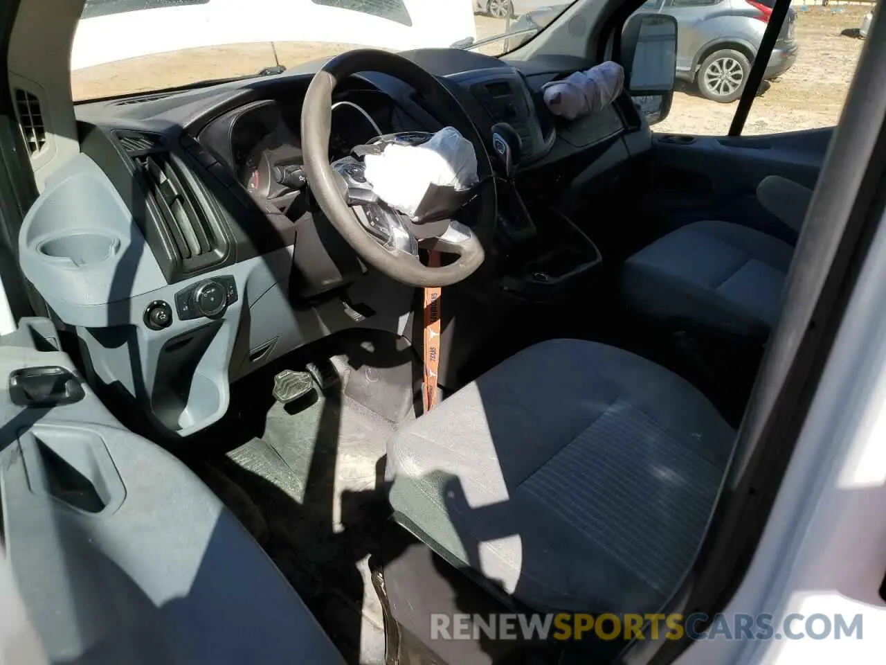 8 Photograph of a damaged car 1FTYR3XM1KKB77084 FORD TRANSIT 2019