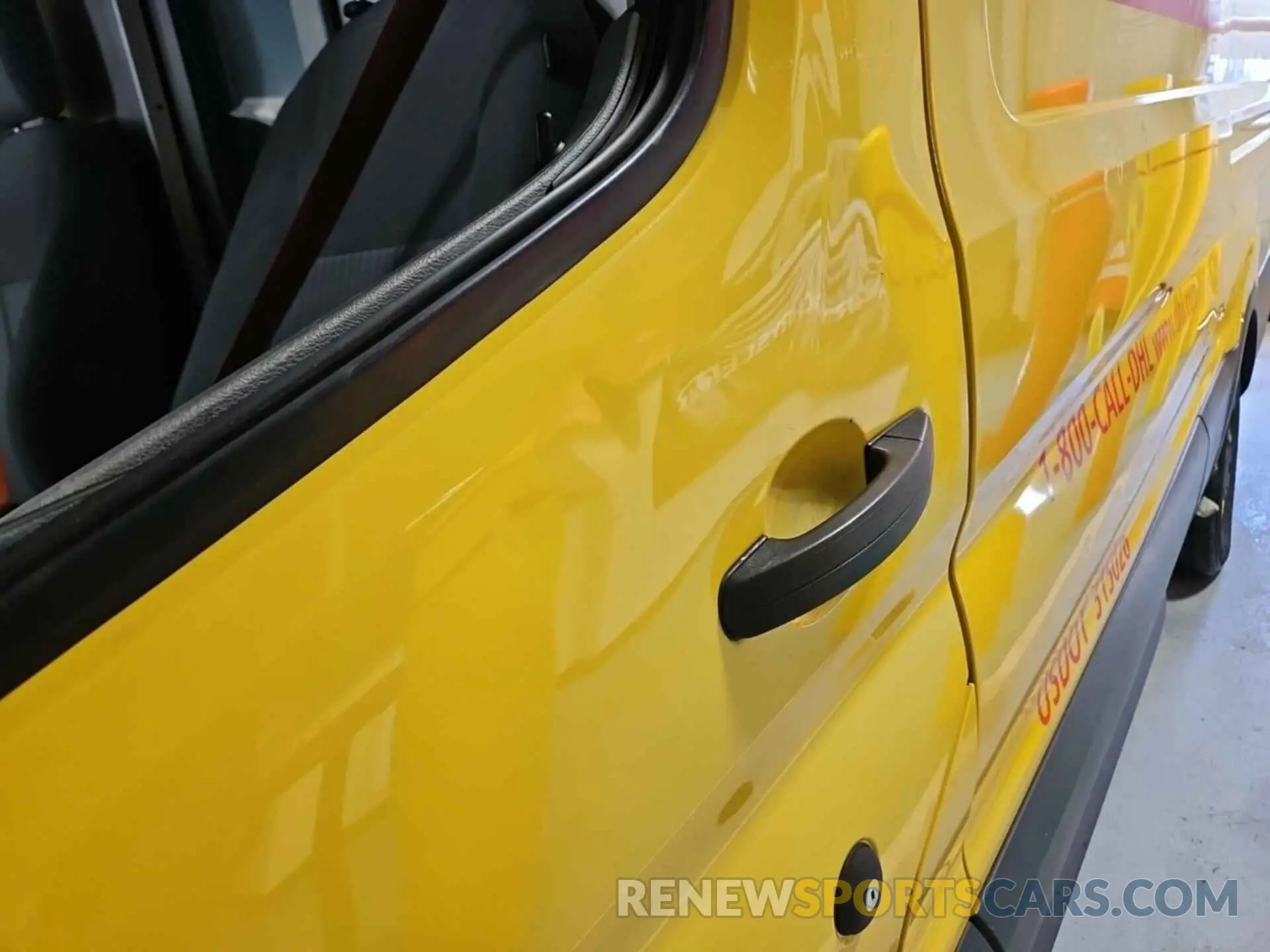 18 Photograph of a damaged car 1FTYR3XM6KKA24815 FORD TRANSIT 2019