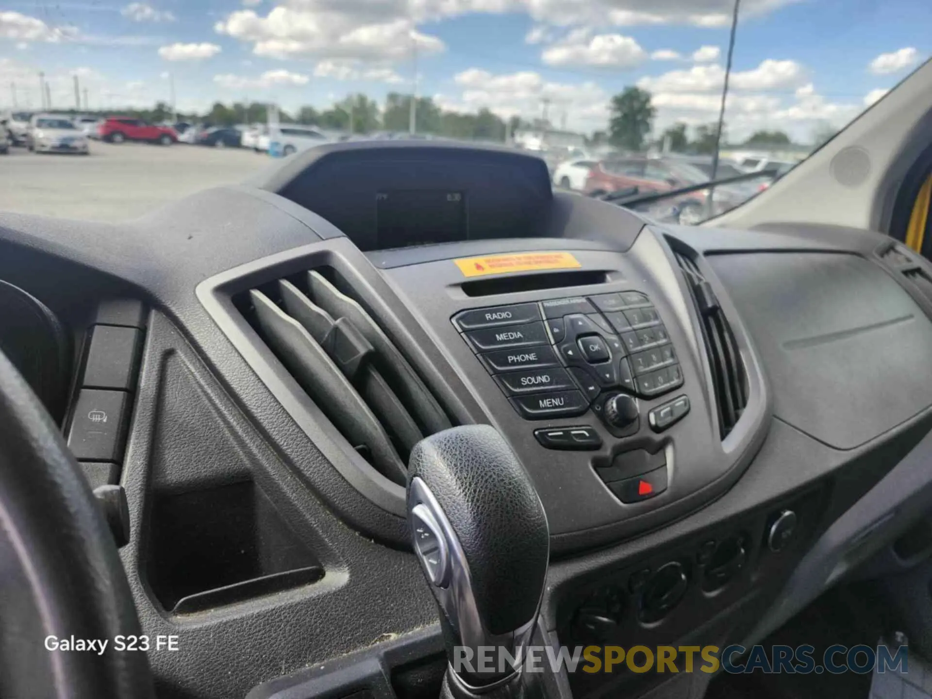 16 Photograph of a damaged car 1FTYR3XM8KKA24931 FORD TRANSIT 2019