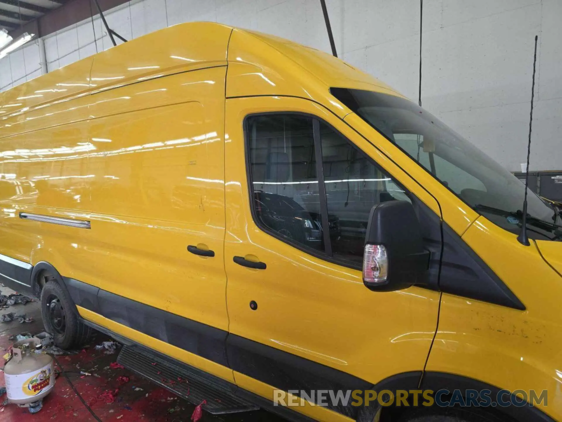 24 Photograph of a damaged car 1FTYR3XM8KKA24931 FORD TRANSIT 2019