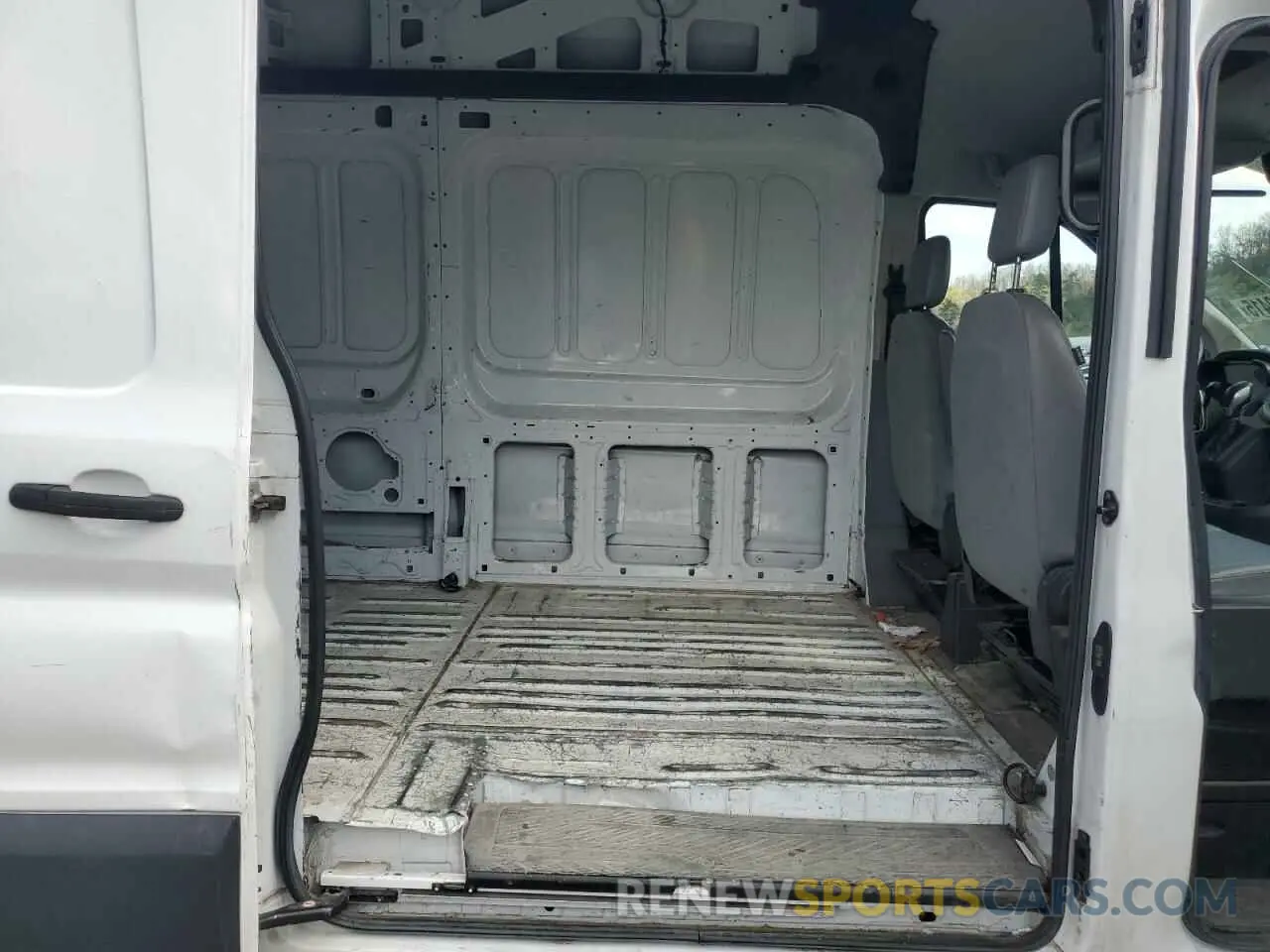 11 Photograph of a damaged car 1FTYR3XM8KKA60568 FORD TRANSIT 2019