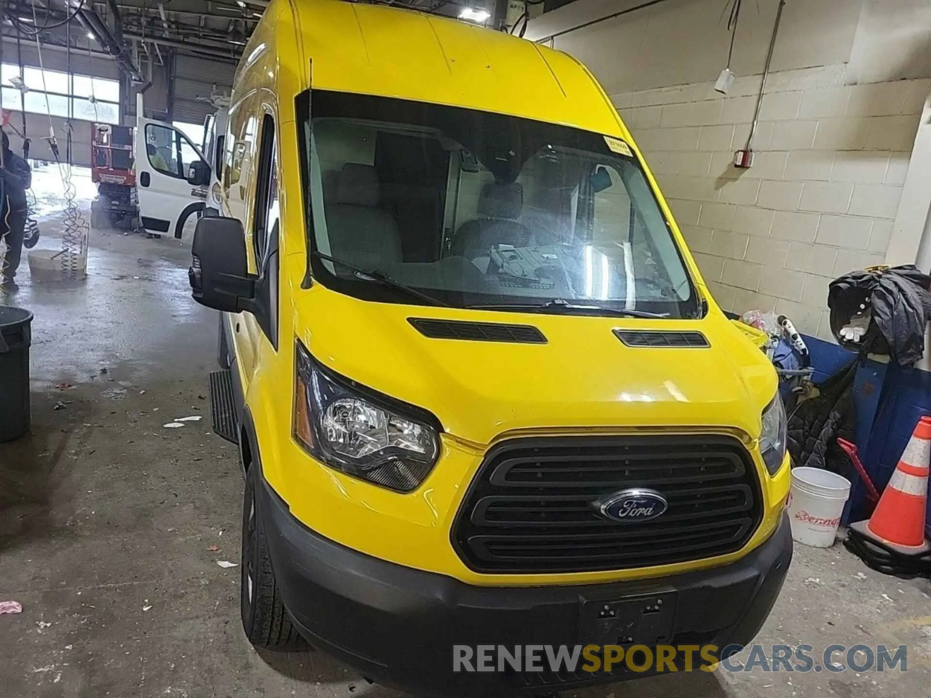 33 Photograph of a damaged car 1FTYR3XMXKKA78327 FORD TRANSIT 2019