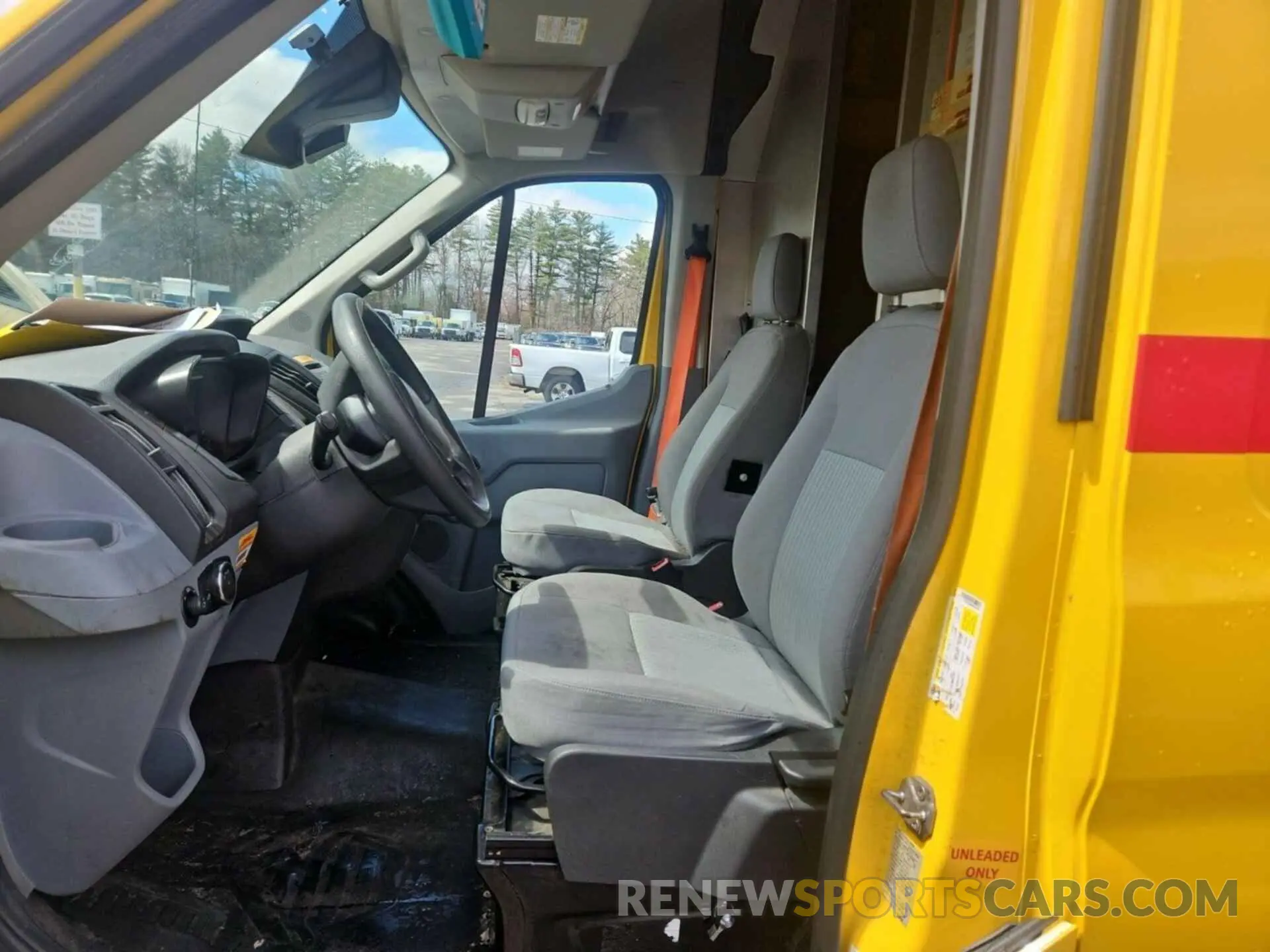 35 Photograph of a damaged car 1FTYR3XMXKKA78327 FORD TRANSIT 2019