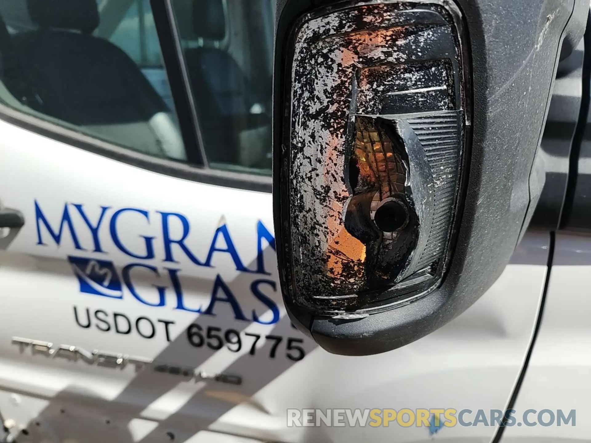 8 Photograph of a damaged car 1FDBF6ZG6LKA16363 FORD TRANSIT 2020