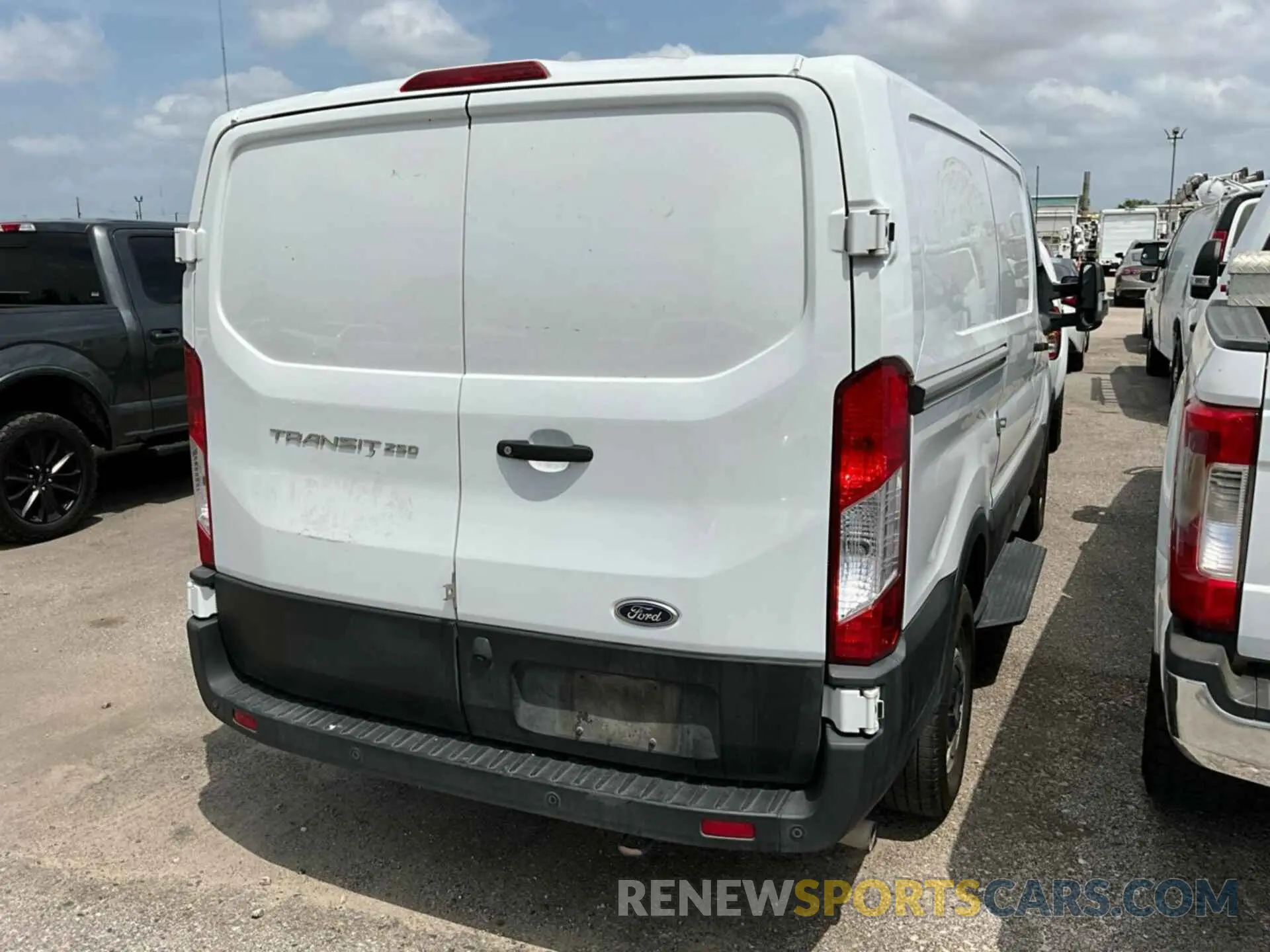 11 Photograph of a damaged car 1FTBR1Y88LKB76592 FORD TRANSIT 2020