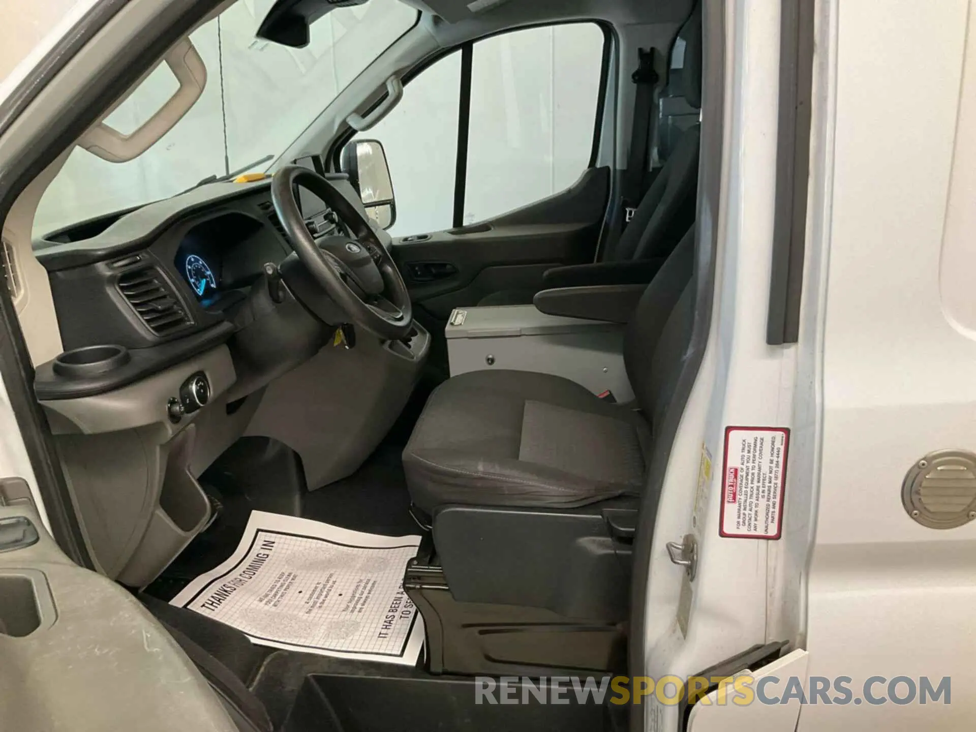 4 Photograph of a damaged car 1FTBR2YG6LKB18803 FORD TRANSIT 2020