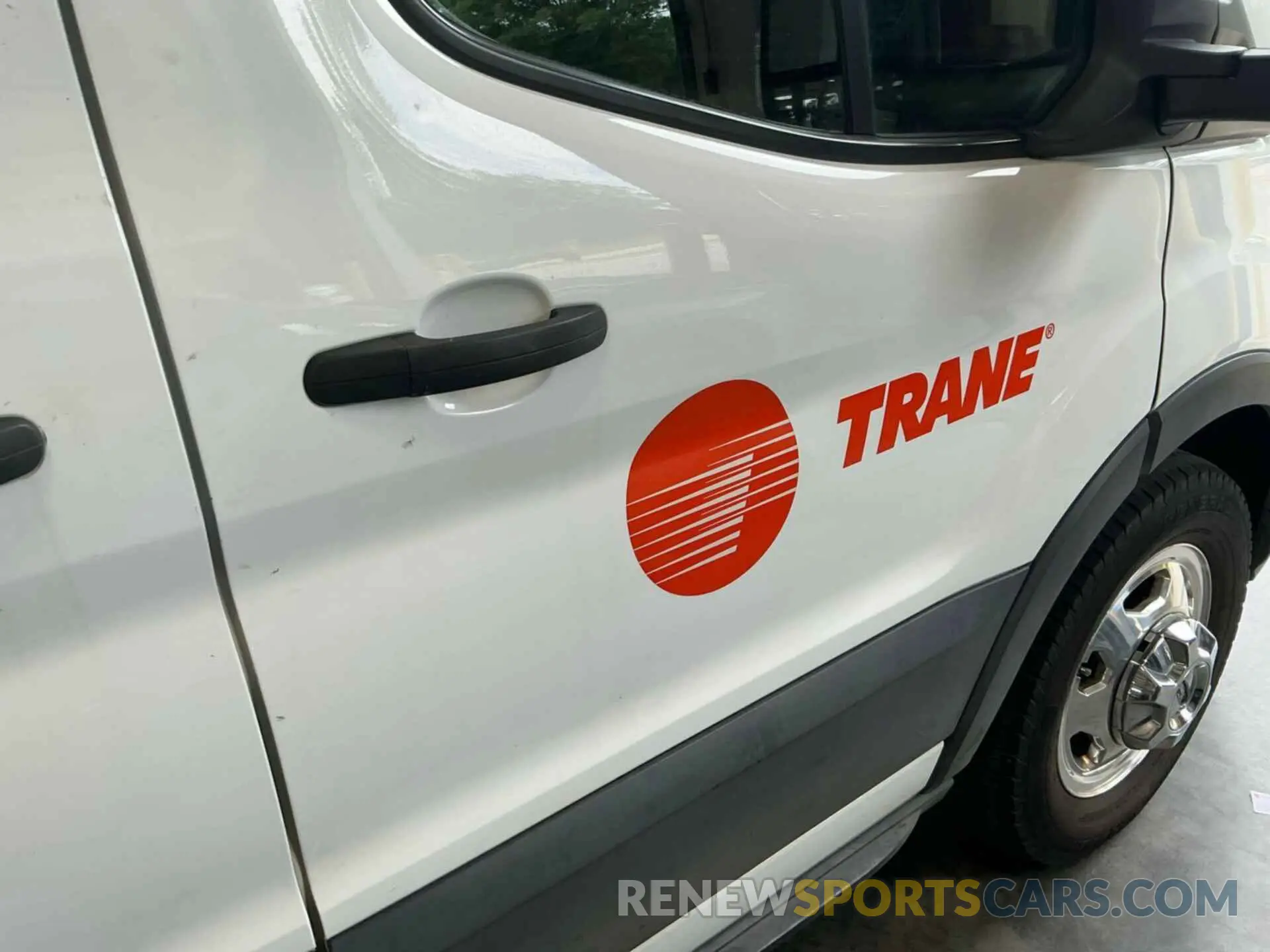 9 Photograph of a damaged car 1FTBR2YG6LKB18803 FORD TRANSIT 2020