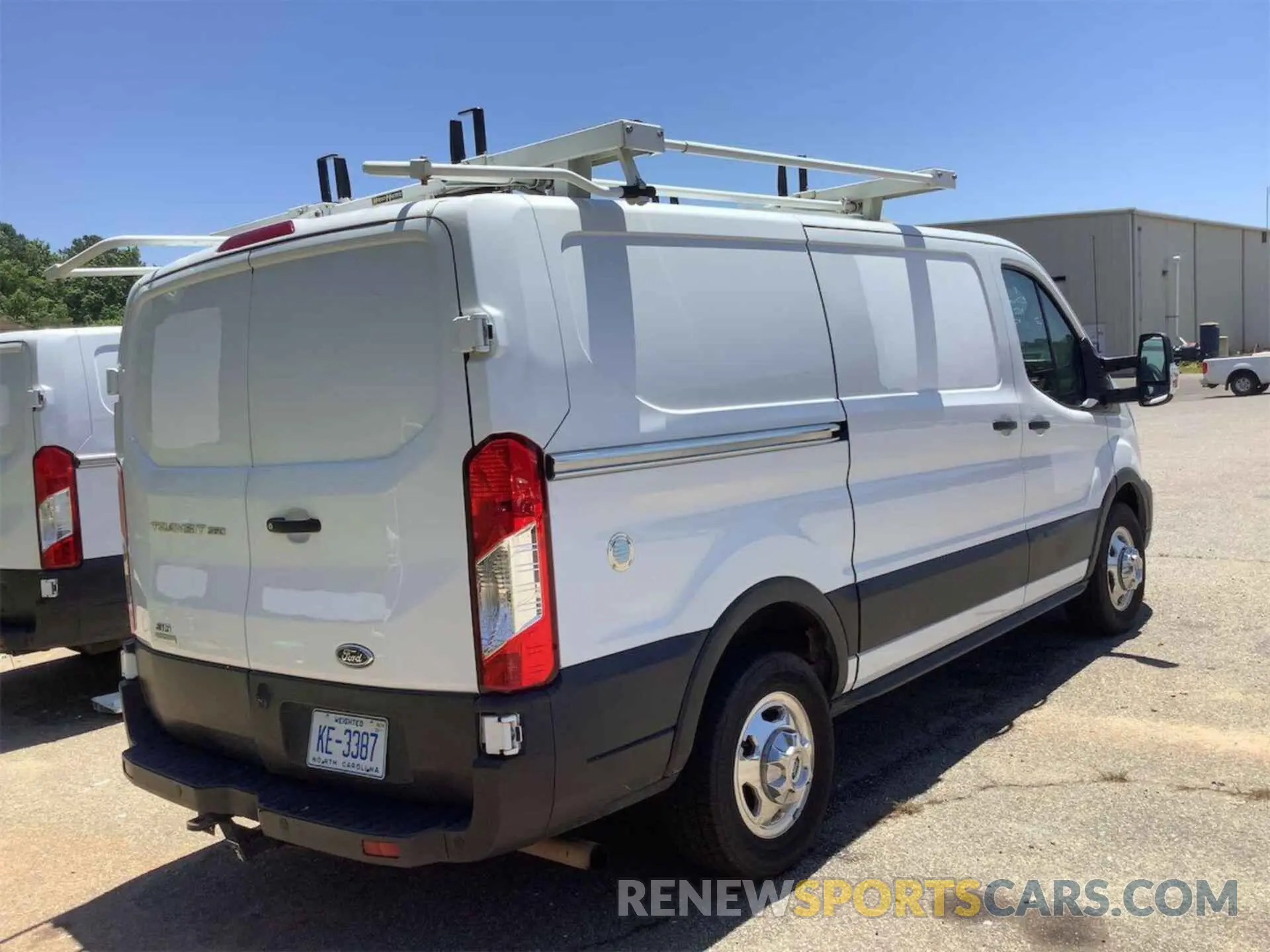 32 Photograph of a damaged car 1FTBR2YG8LKB18804 FORD TRANSIT 2020