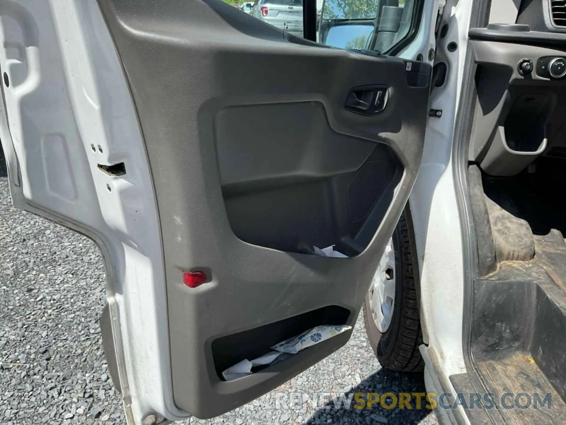 6 Photograph of a damaged car 1FTYE1Y81LKB68856 FORD TRANSIT 2020