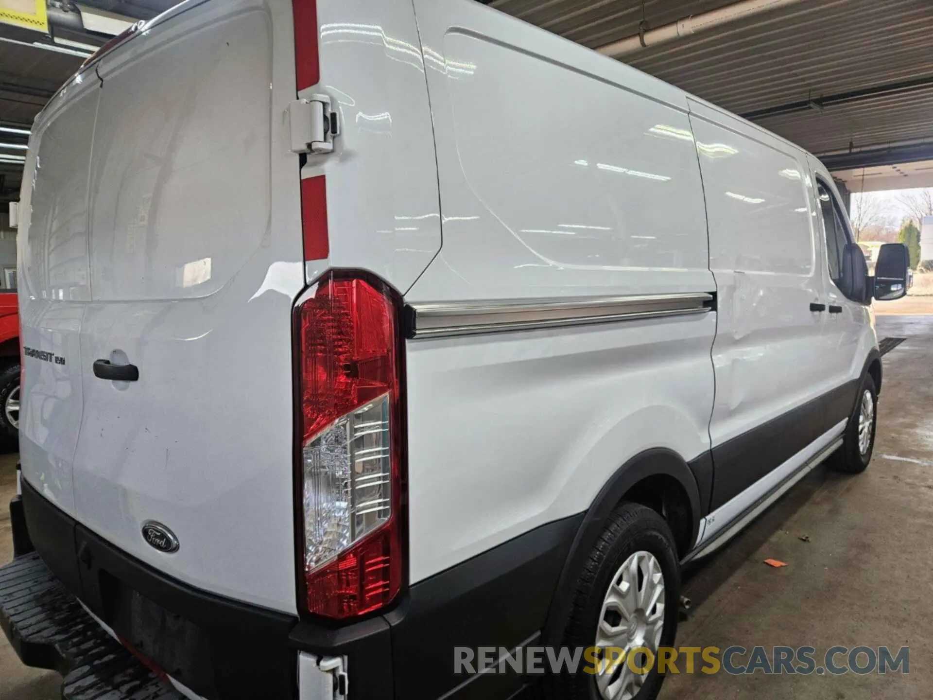 18 Photograph of a damaged car 1FTYE1Y83LKA63736 FORD TRANSIT 2020