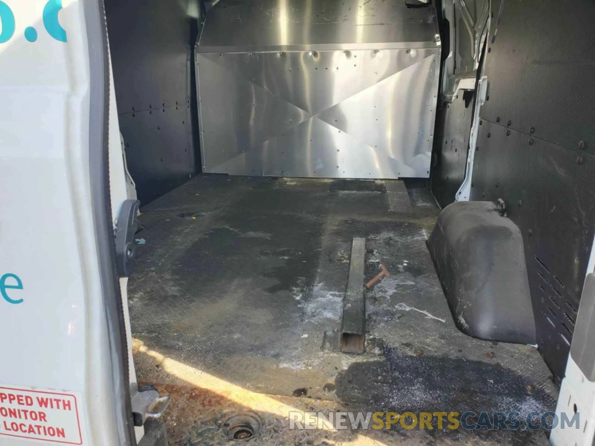 24 Photograph of a damaged car 1FTYE1Y86LKB55150 FORD TRANSIT 2020