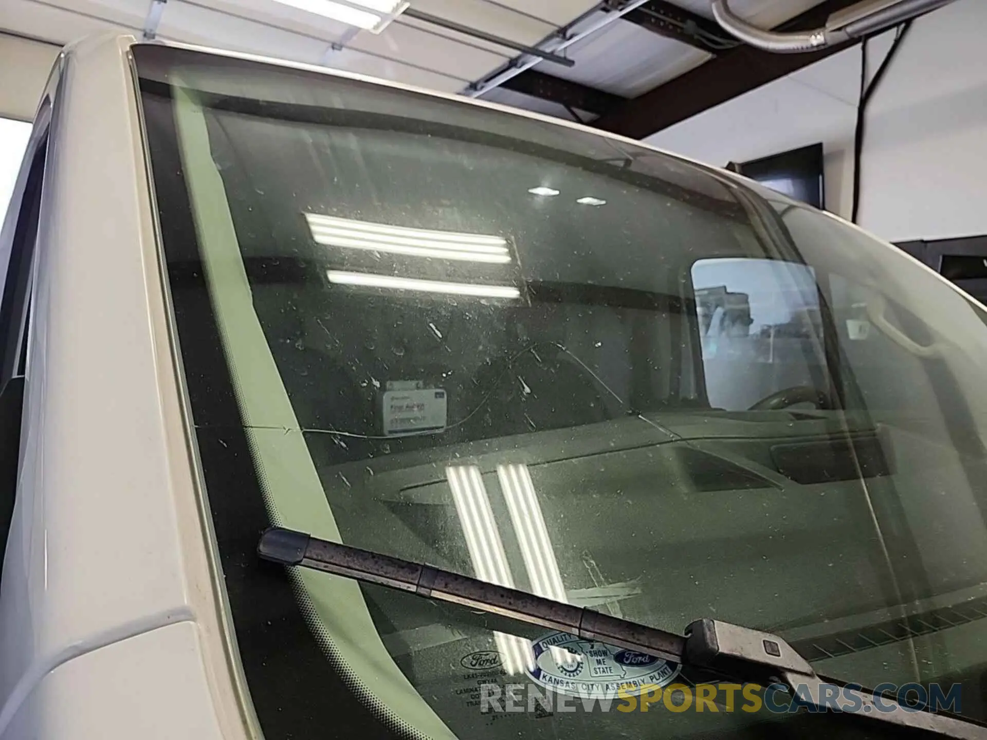 34 Photograph of a damaged car 1FTBR1Y86MKA66917 FORD TRANSIT 2021