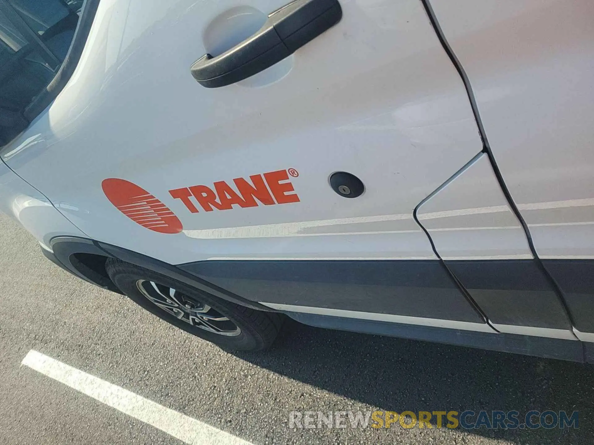 32 Photograph of a damaged car 1FTBR1YGXMKA40022 FORD TRANSIT 2021