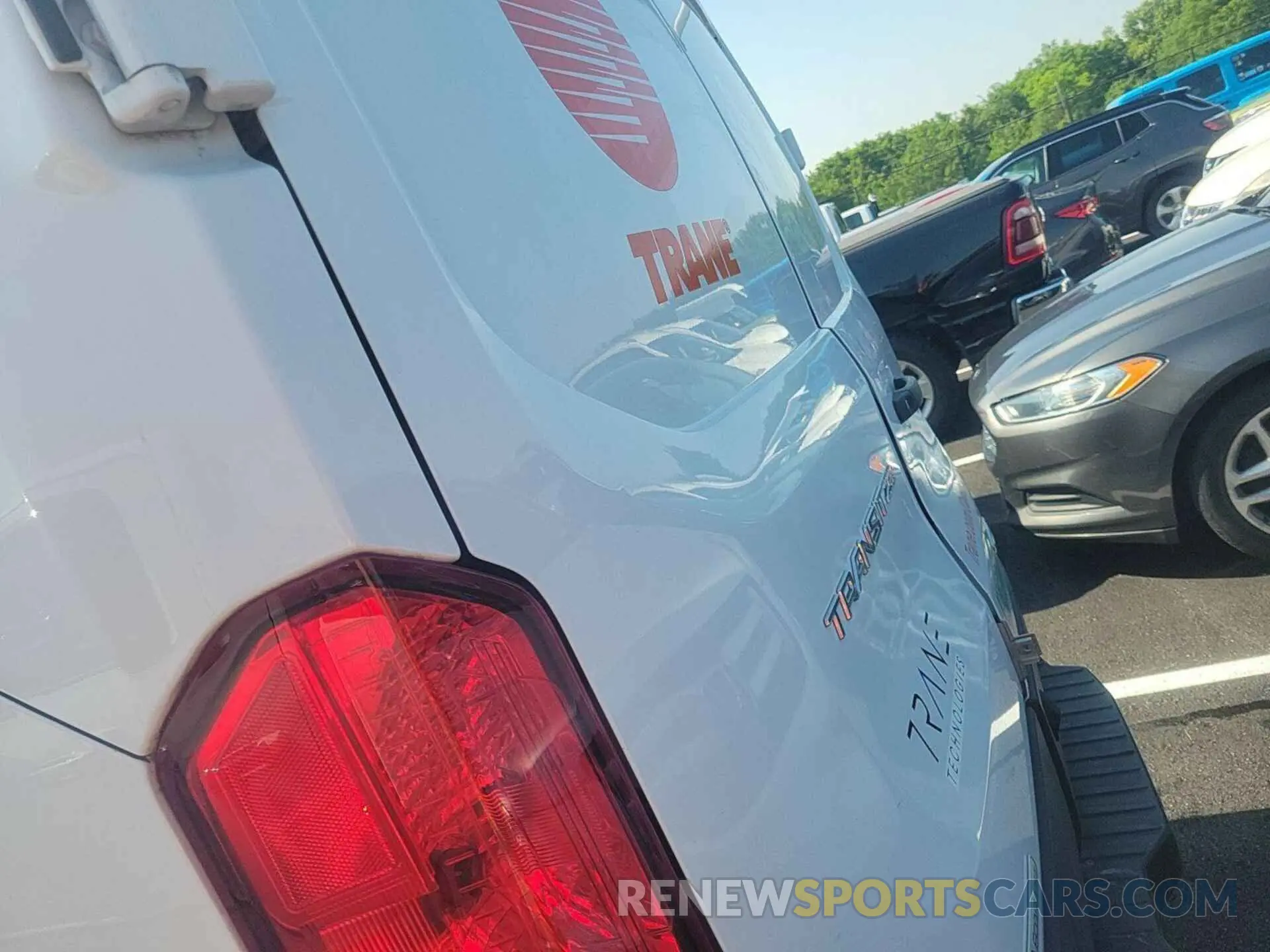9 Photograph of a damaged car 1FTBR1YGXMKA40022 FORD TRANSIT 2021