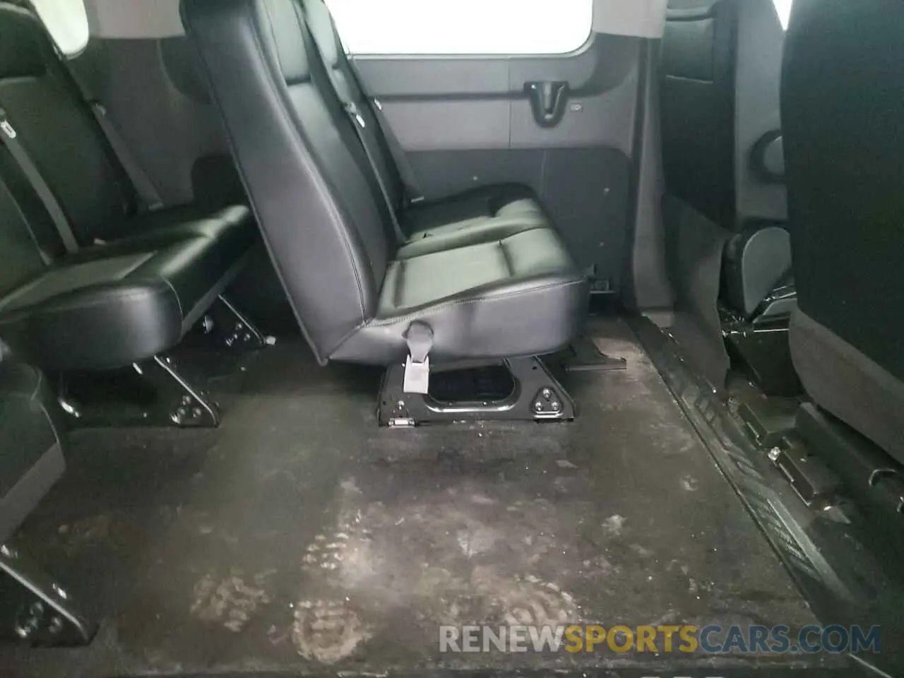 11 Photograph of a damaged car 1FMZK1Y81NKA47868 FORD TRANSIT 2022