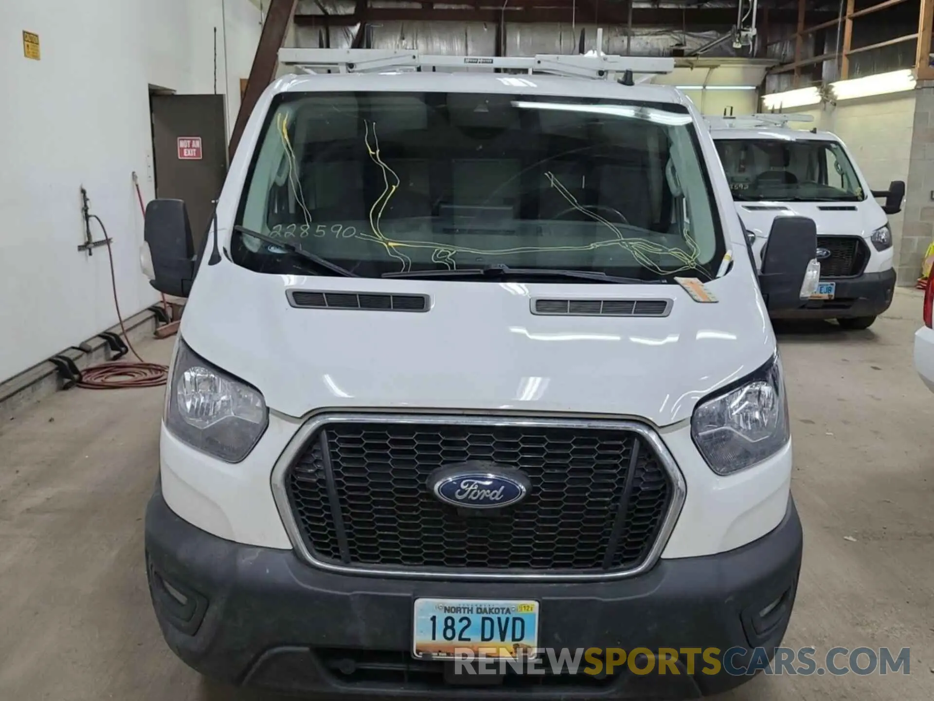 28 Photograph of a damaged car 1FTBR2YG8NKA06555 FORD TRANSIT 2022
