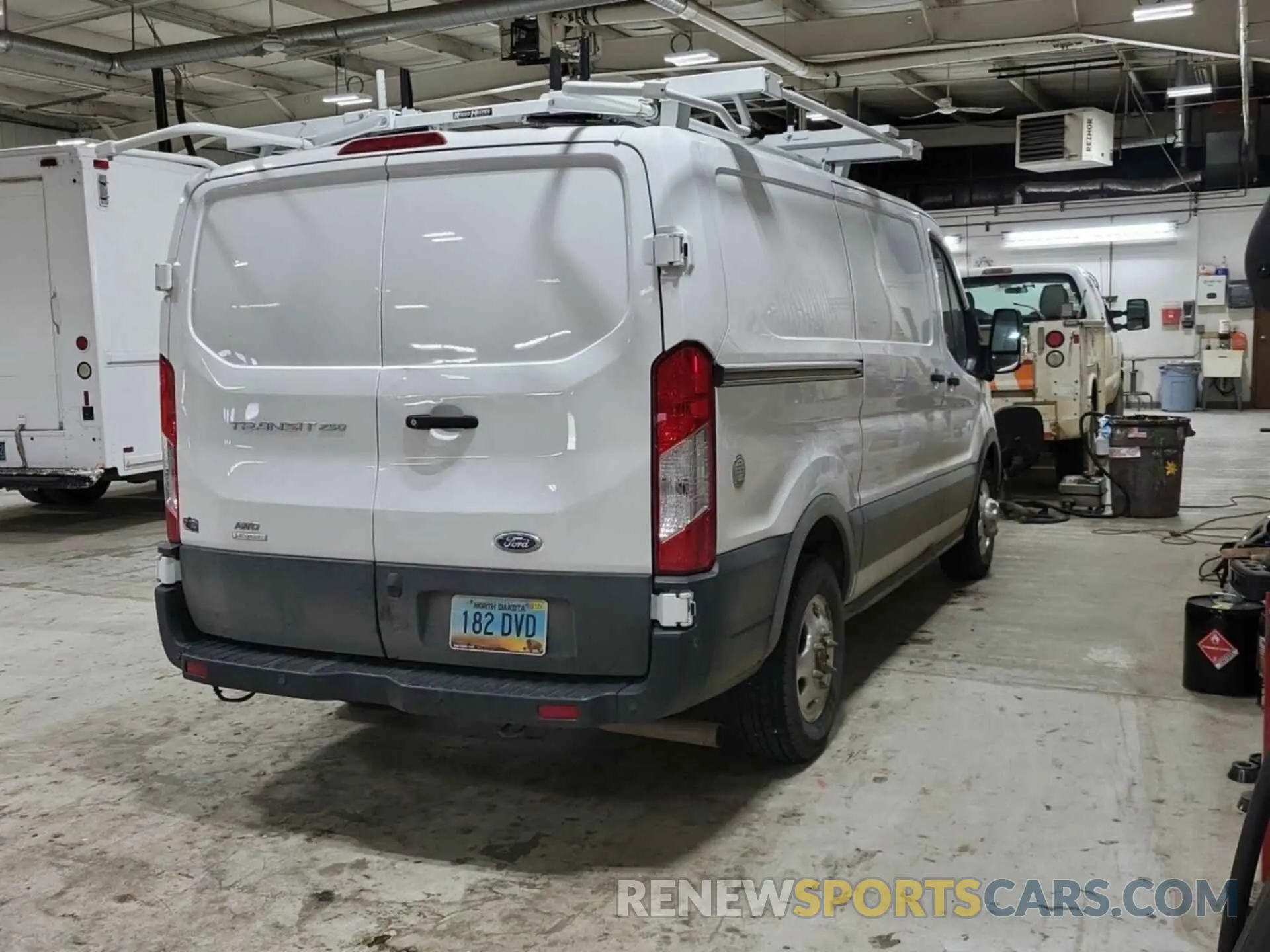 5 Photograph of a damaged car 1FTBR2YG8NKA06555 FORD TRANSIT 2022
