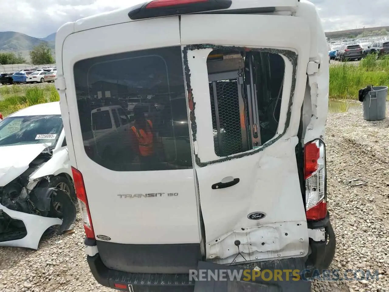 6 Photograph of a damaged car 1FTYE1C86NKA58458 FORD TRANSIT 2022