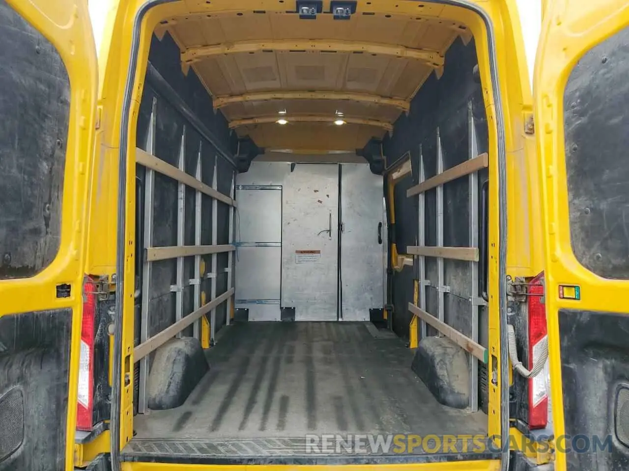 10 Photograph of a damaged car 1FTBR1X81PKA73943 FORD TRANSIT 2023