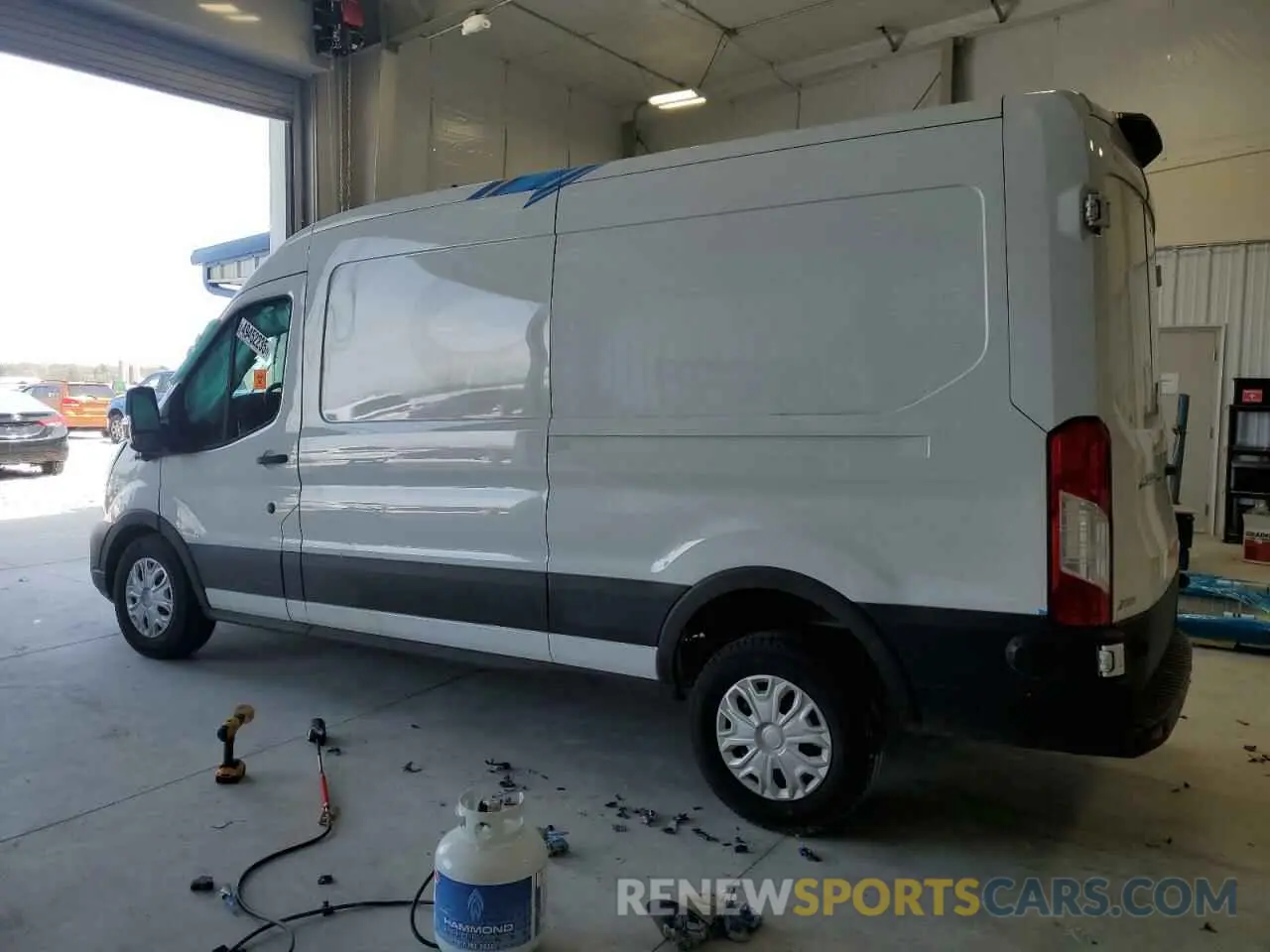 2 Photograph of a damaged car 1FTBW9CK1PKB55504 FORD TRANSIT 2023