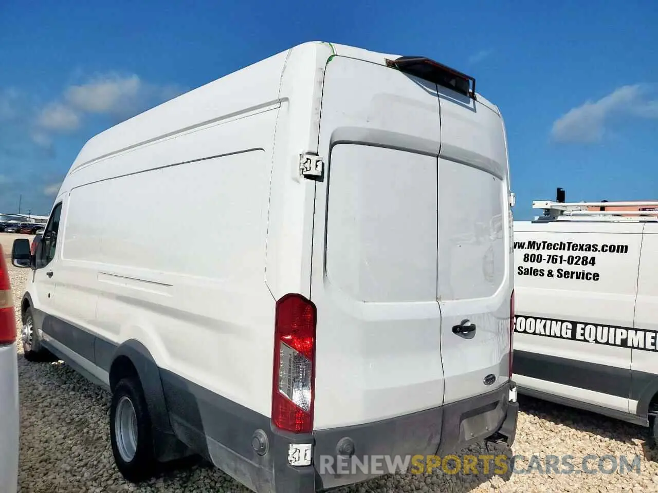 2 Photograph of a damaged car 1FTRU8XGXPKC05787 FORD TRANSIT 2023