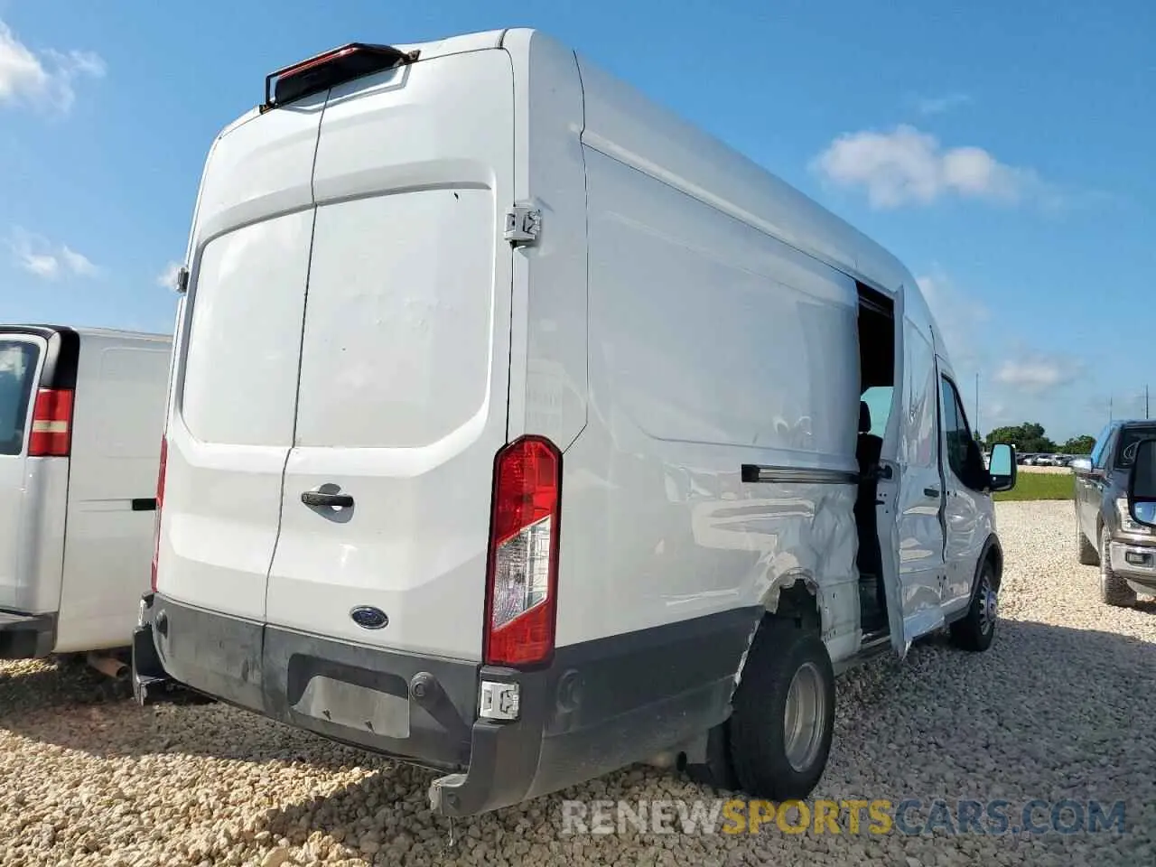 3 Photograph of a damaged car 1FTRU8XGXPKC05787 FORD TRANSIT 2023