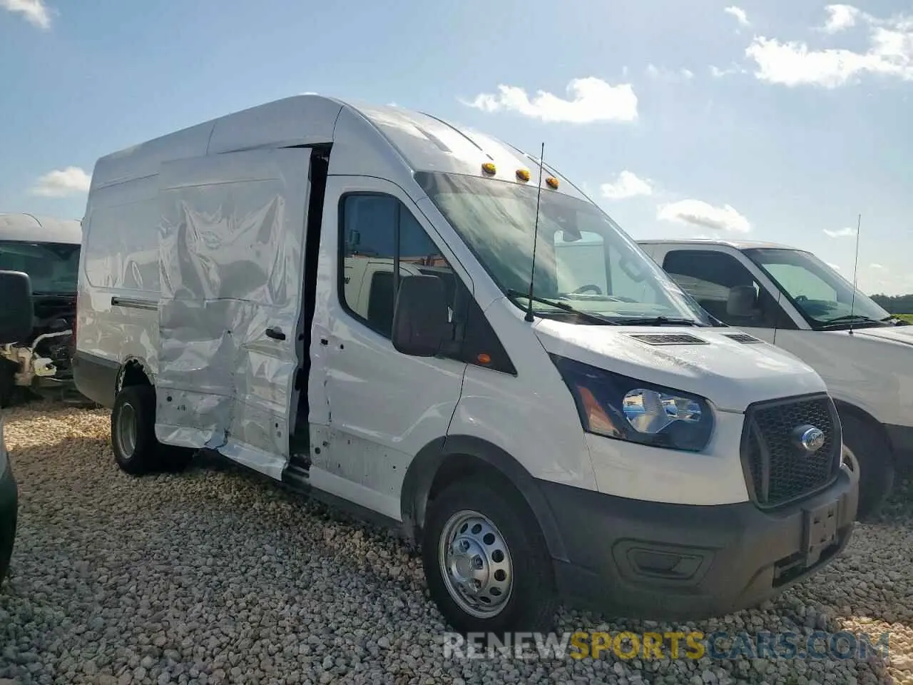 4 Photograph of a damaged car 1FTRU8XGXPKC05787 FORD TRANSIT 2023