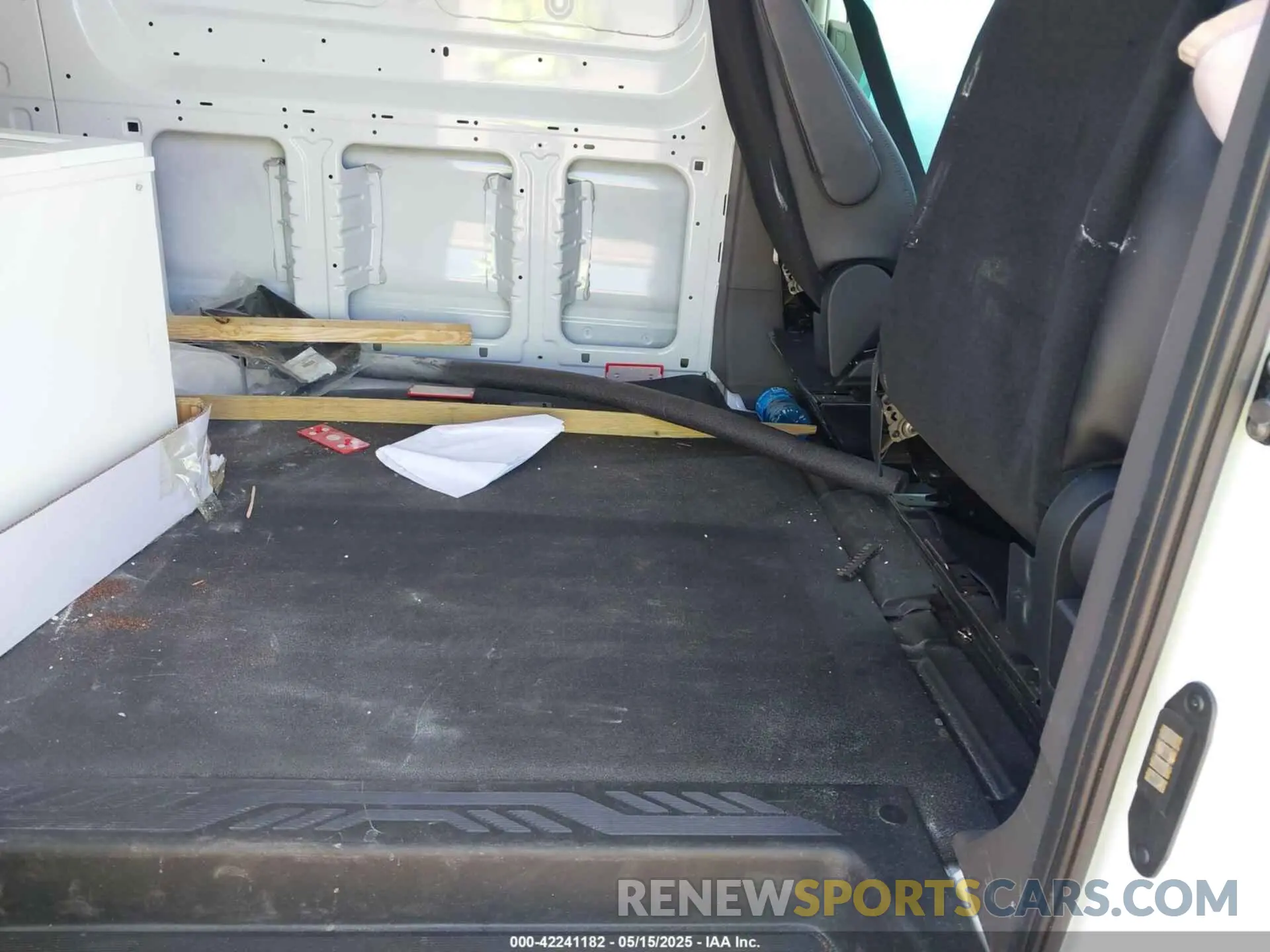 8 Photograph of a damaged car 1FTBR1Y80RKB59990 FORD TRANSIT 2024