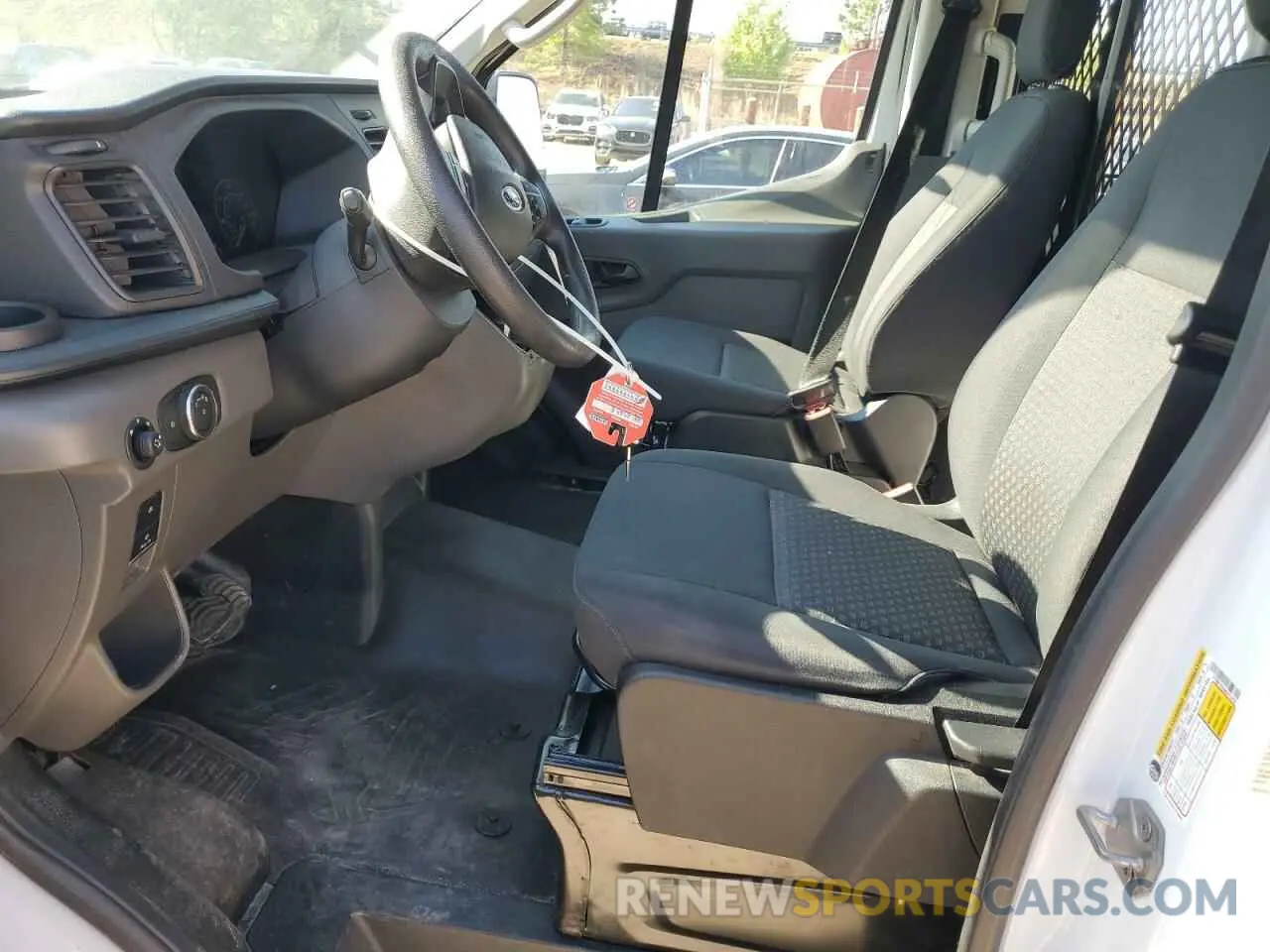 7 Photograph of a damaged car 1FTBR1Y85RKA71078 FORD TRANSIT 2024