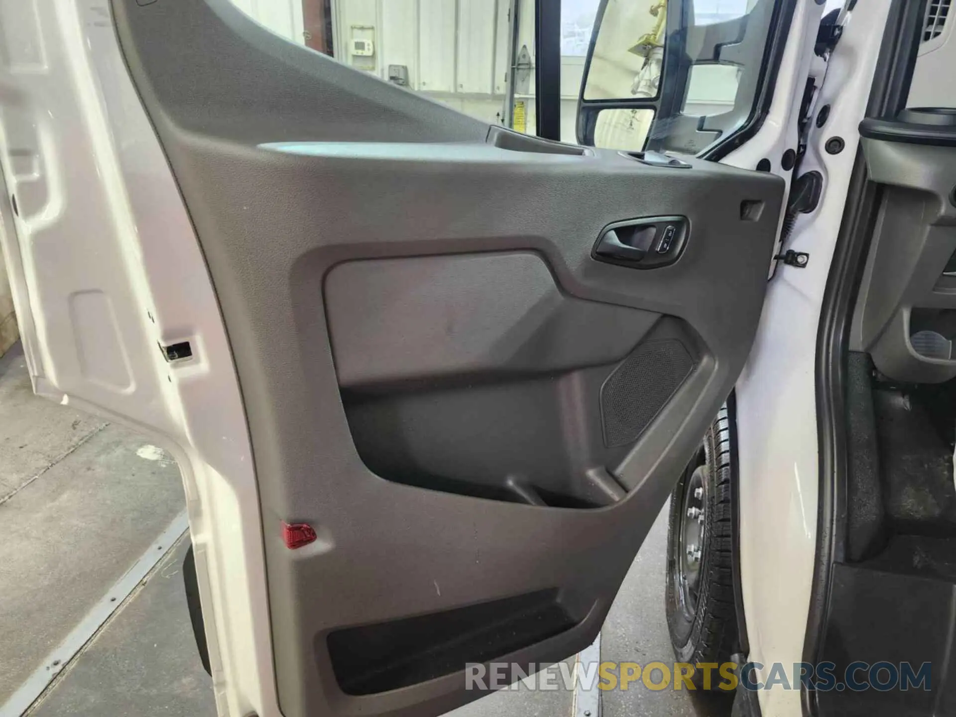 22 Photograph of a damaged car 1FTBW1YM0SKA12998 FORD TRANSIT 2025
