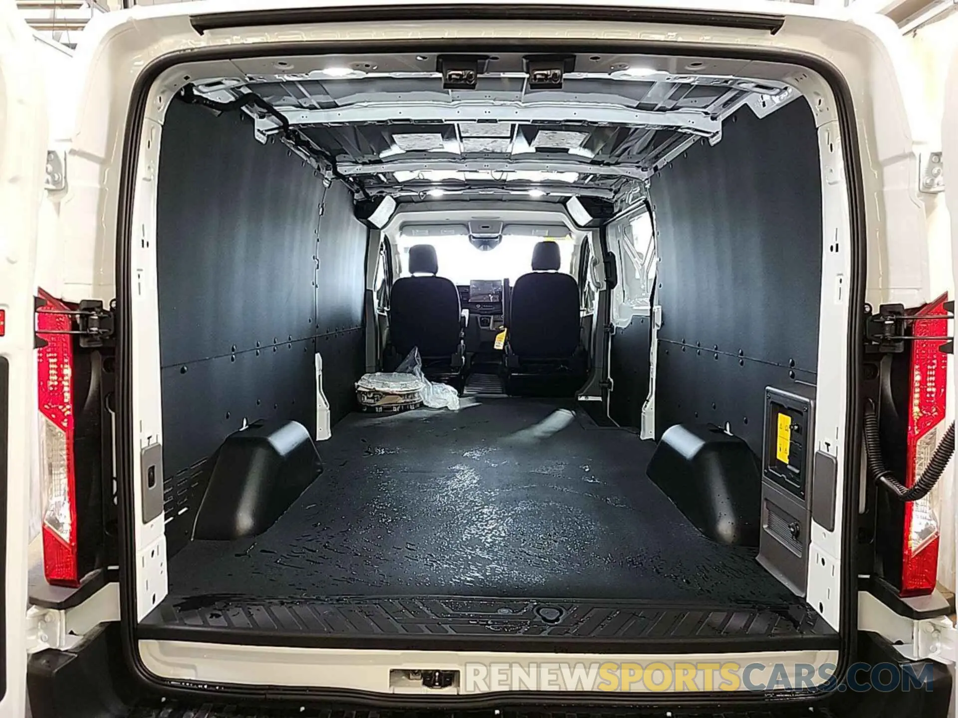 24 Photograph of a damaged car 1FTBW1YM0SKA13004 FORD TRANSIT 2025