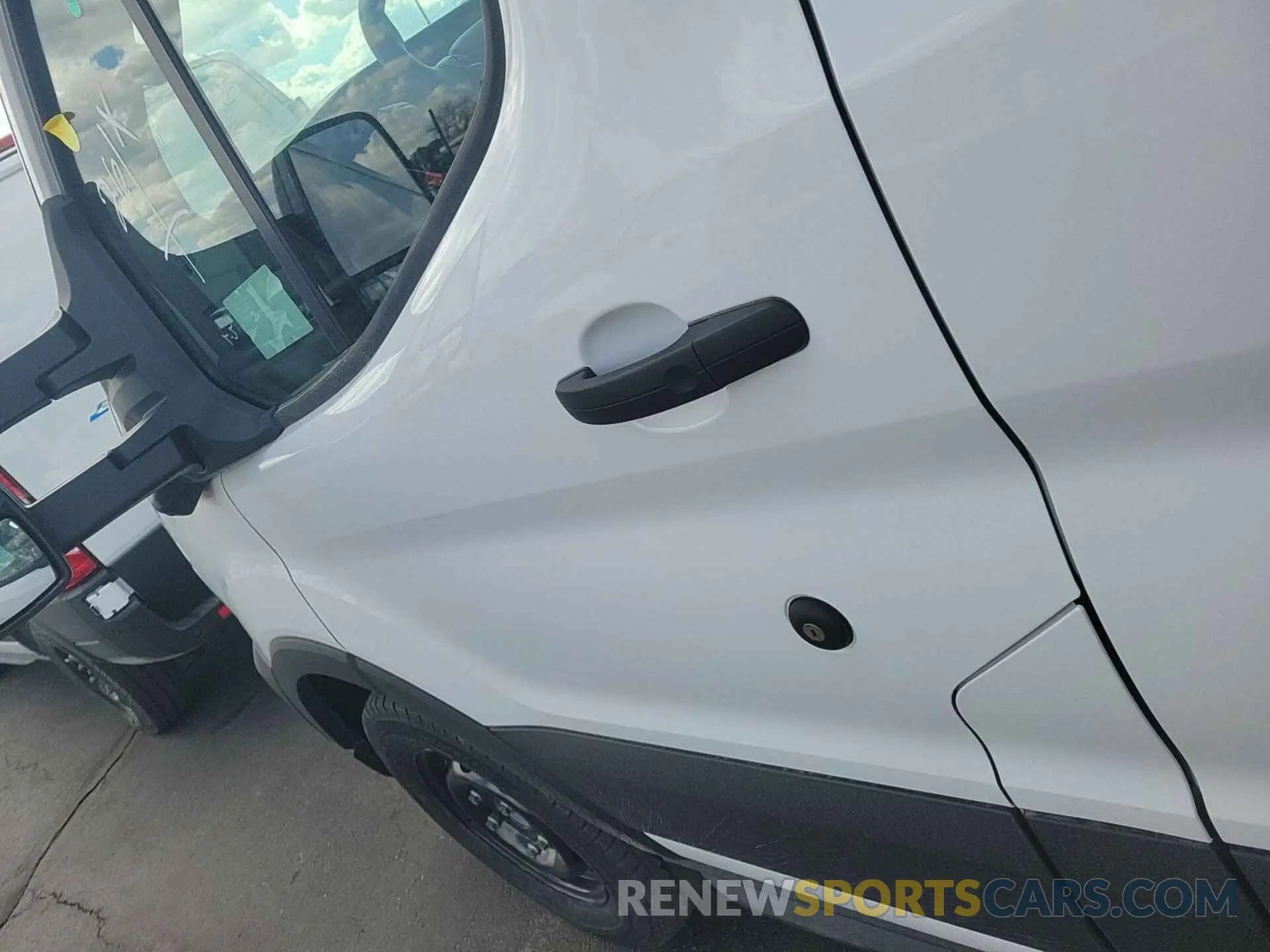 14 Photograph of a damaged car 1FTBW1YM1SKA12928 FORD TRANSIT 2025