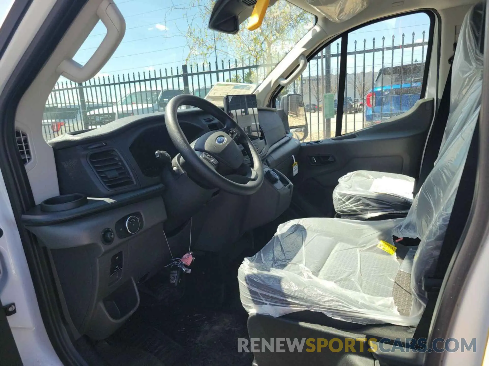 24 Photograph of a damaged car 1FTBW1YM2SKA13019 FORD TRANSIT 2025