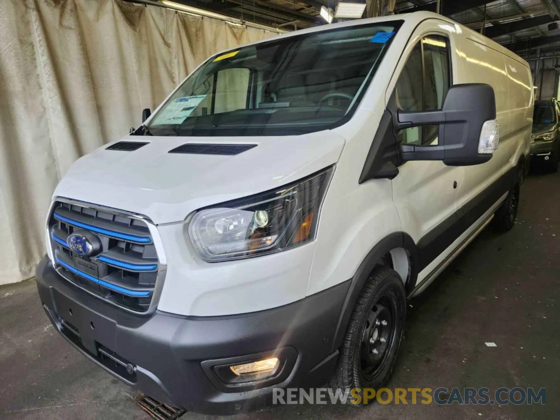 18 Photograph of a damaged car 1FTBW1YM2SKA13067 FORD TRANSIT 2025