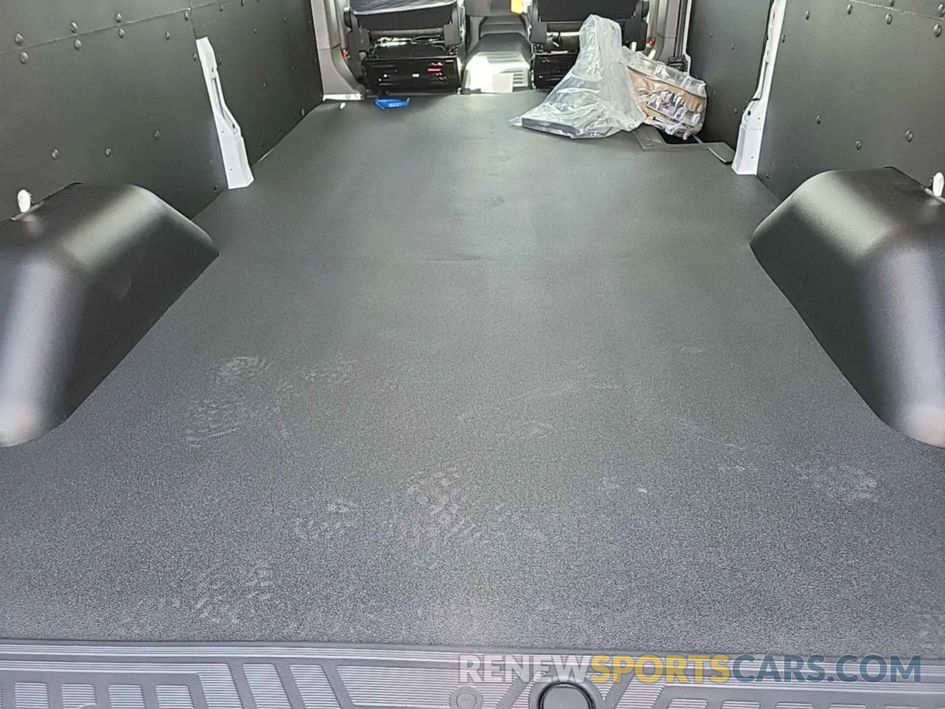 21 Photograph of a damaged car 1FTBW1YM2SKA13067 FORD TRANSIT 2025