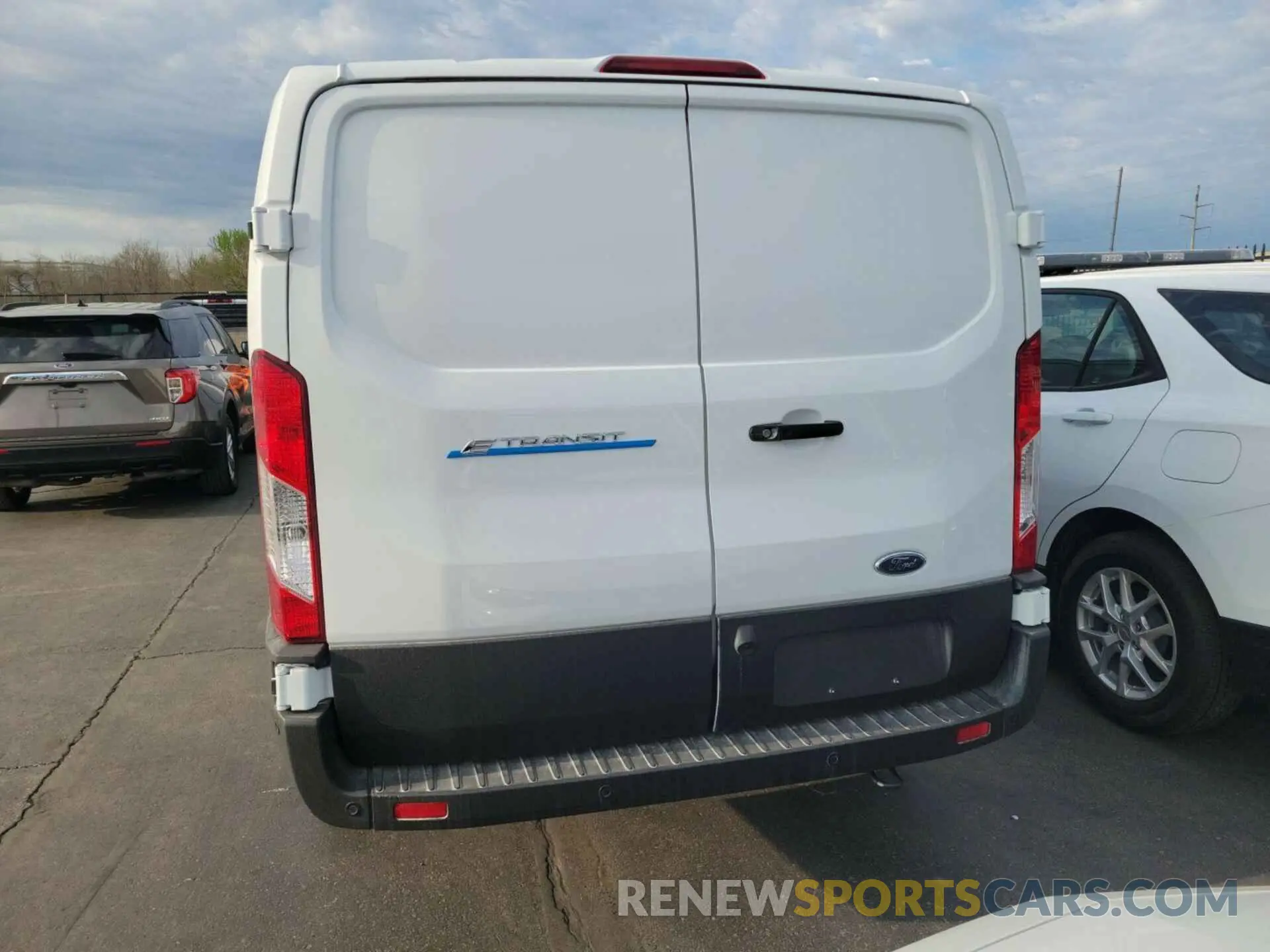 24 Photograph of a damaged car 1FTBW1YM3SKA13059 FORD TRANSIT 2025