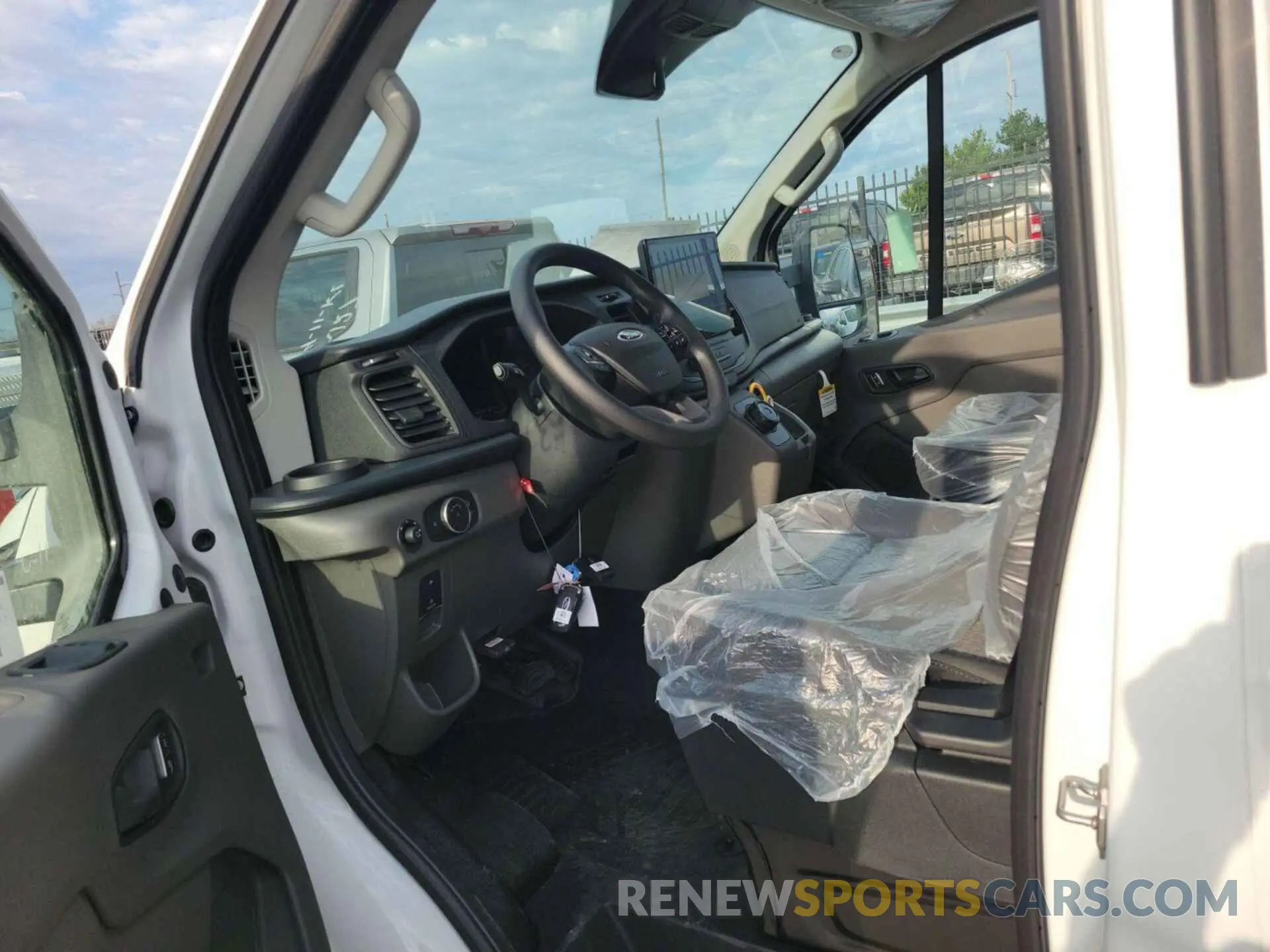 8 Photograph of a damaged car 1FTBW1YM3SKA13059 FORD TRANSIT 2025