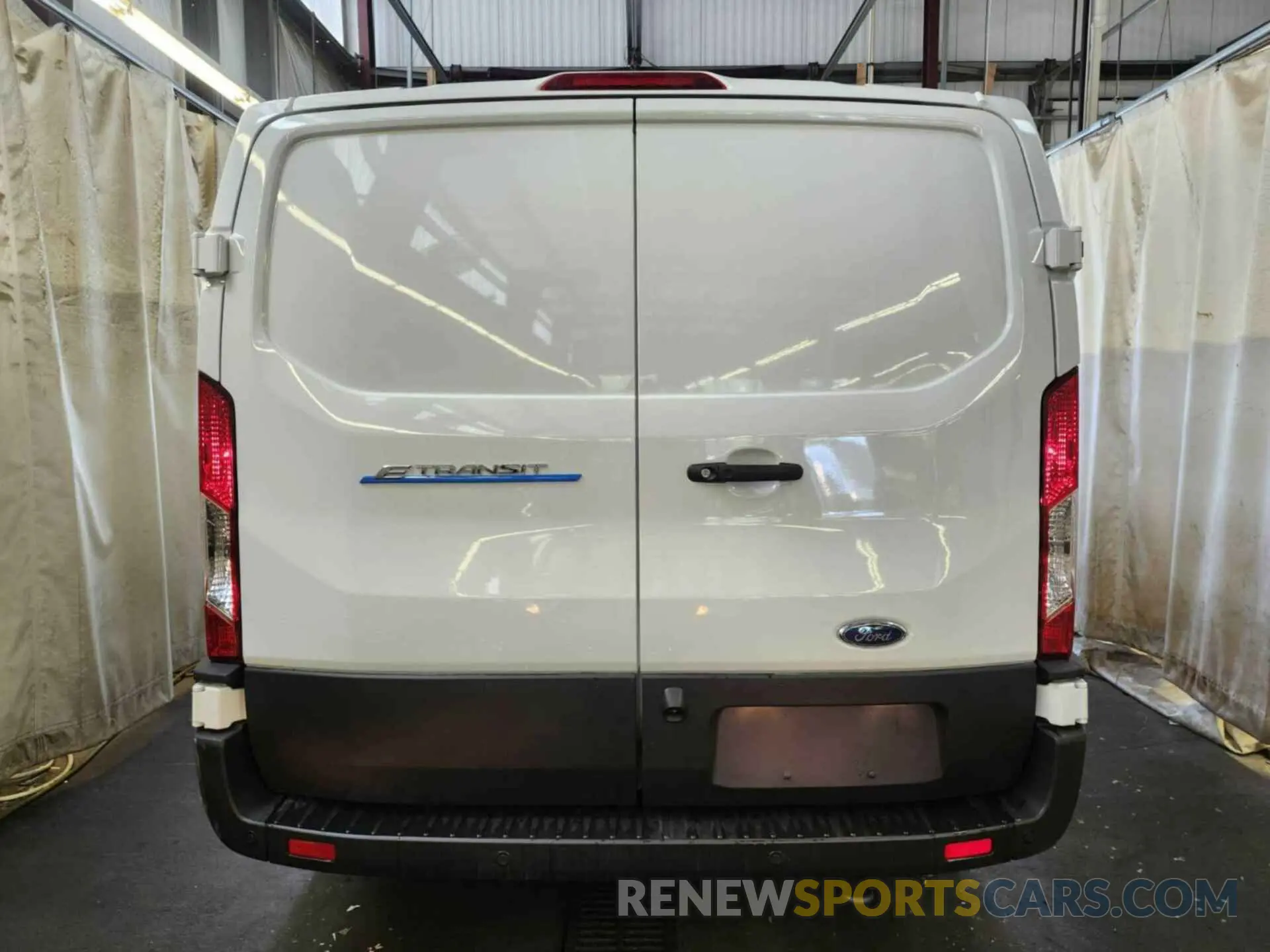 9 Photograph of a damaged car 1FTBW1YM4SKA12907 FORD TRANSIT 2025