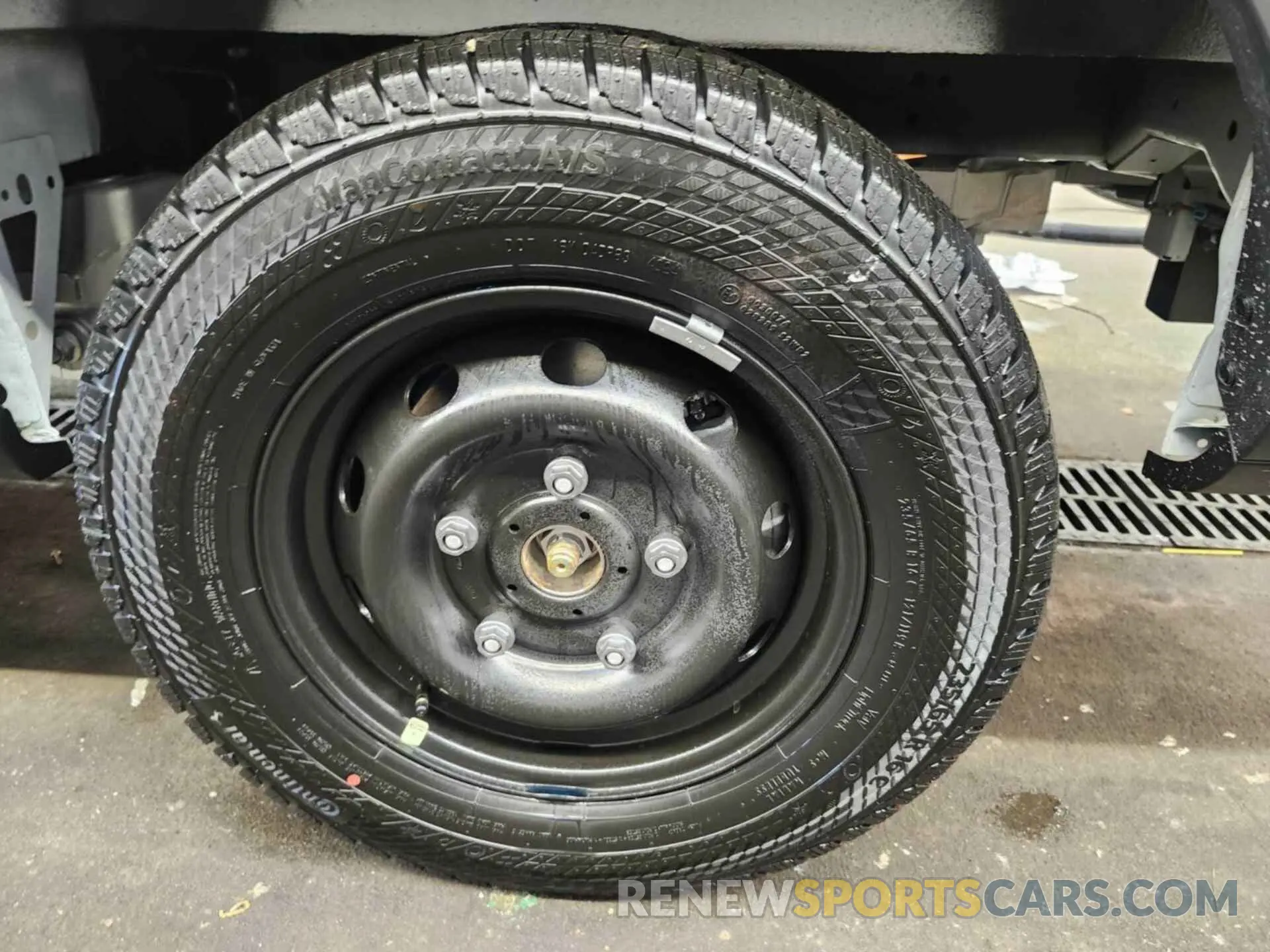 2 Photograph of a damaged car 1FTBW1YM5SKA13001 FORD TRANSIT 2025