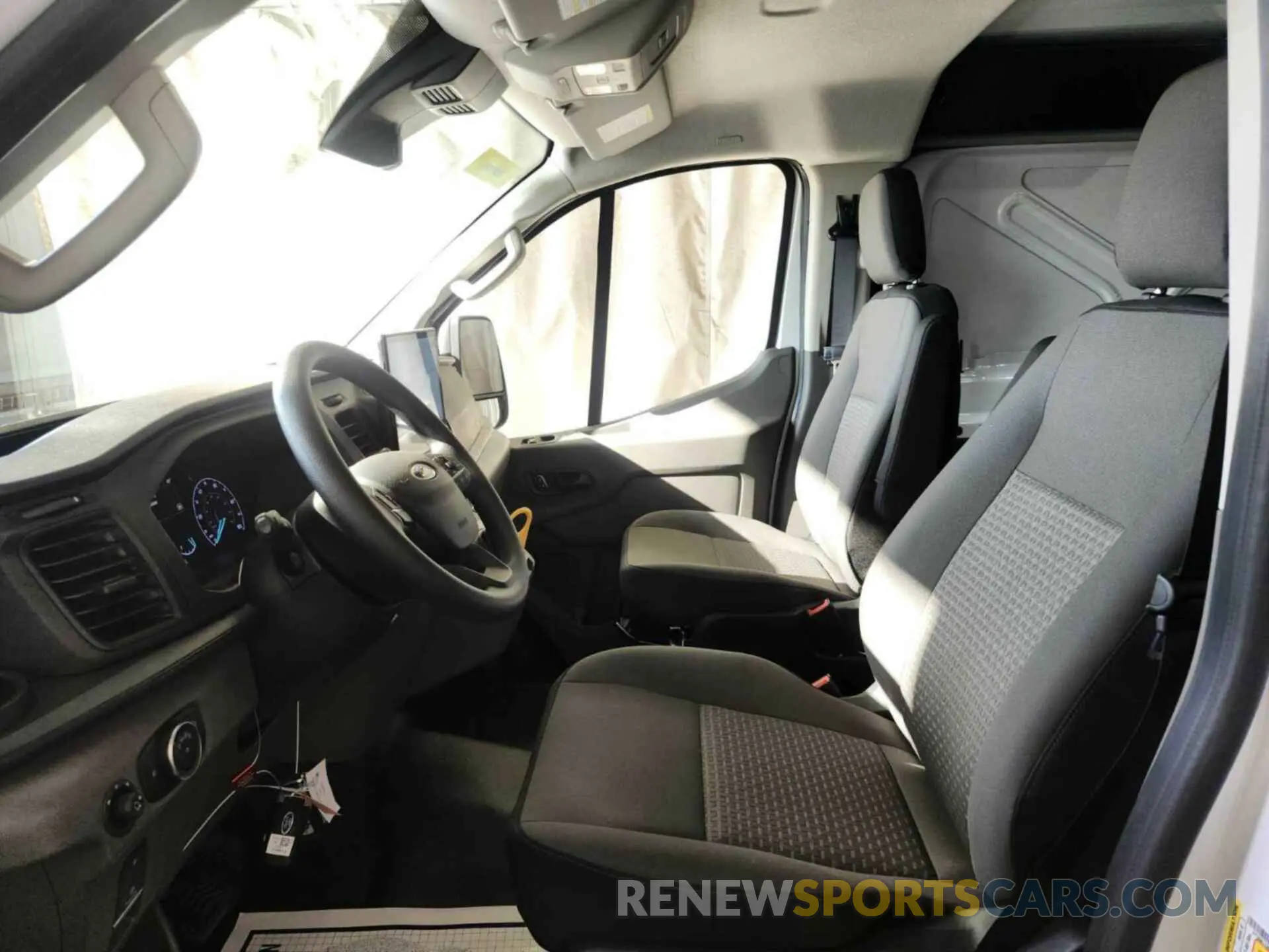 1 Photograph of a damaged car 1FTBW1YM5SKA13046 FORD TRANSIT 2025