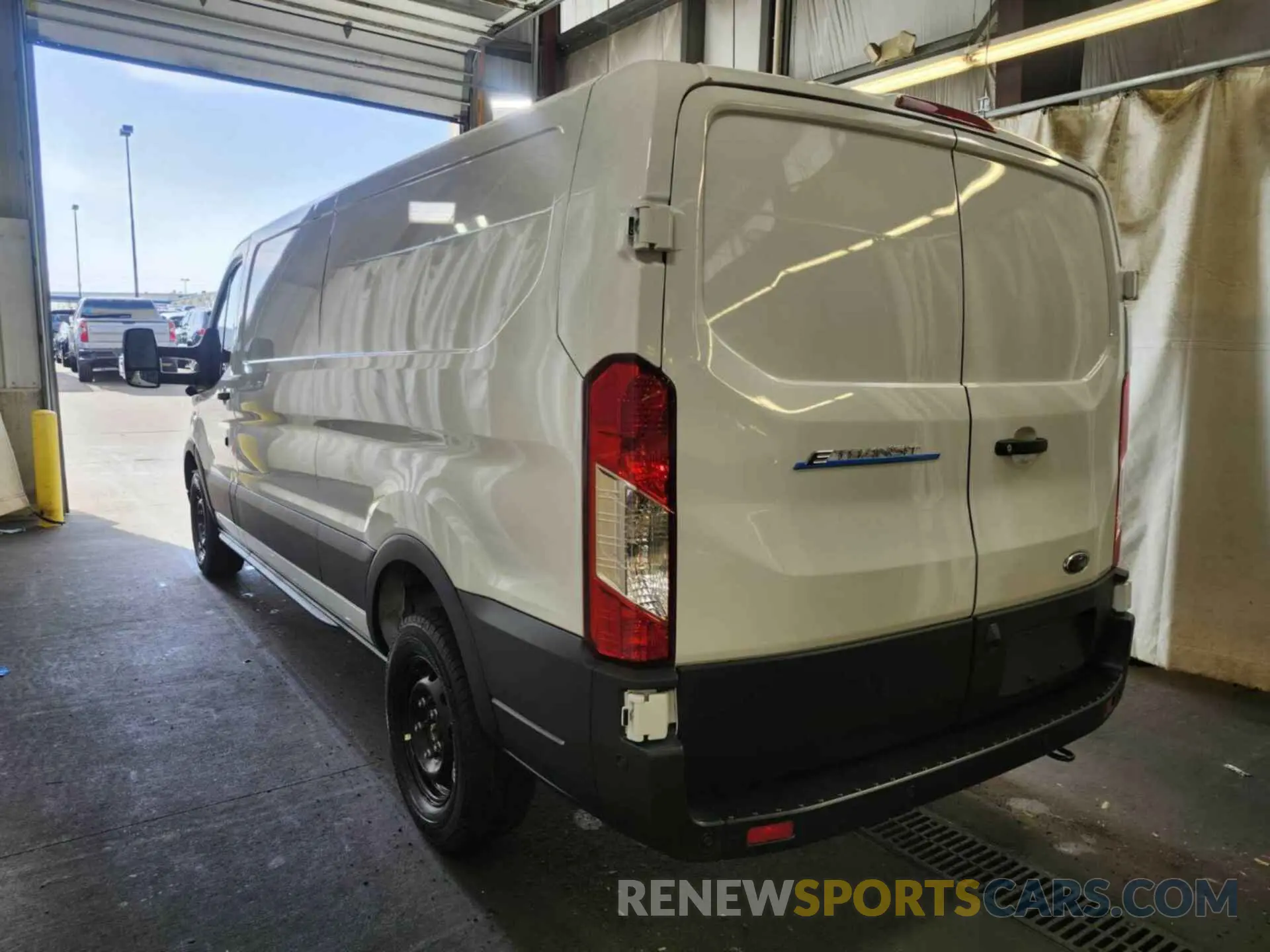 15 Photograph of a damaged car 1FTBW1YM5SKA13046 FORD TRANSIT 2025