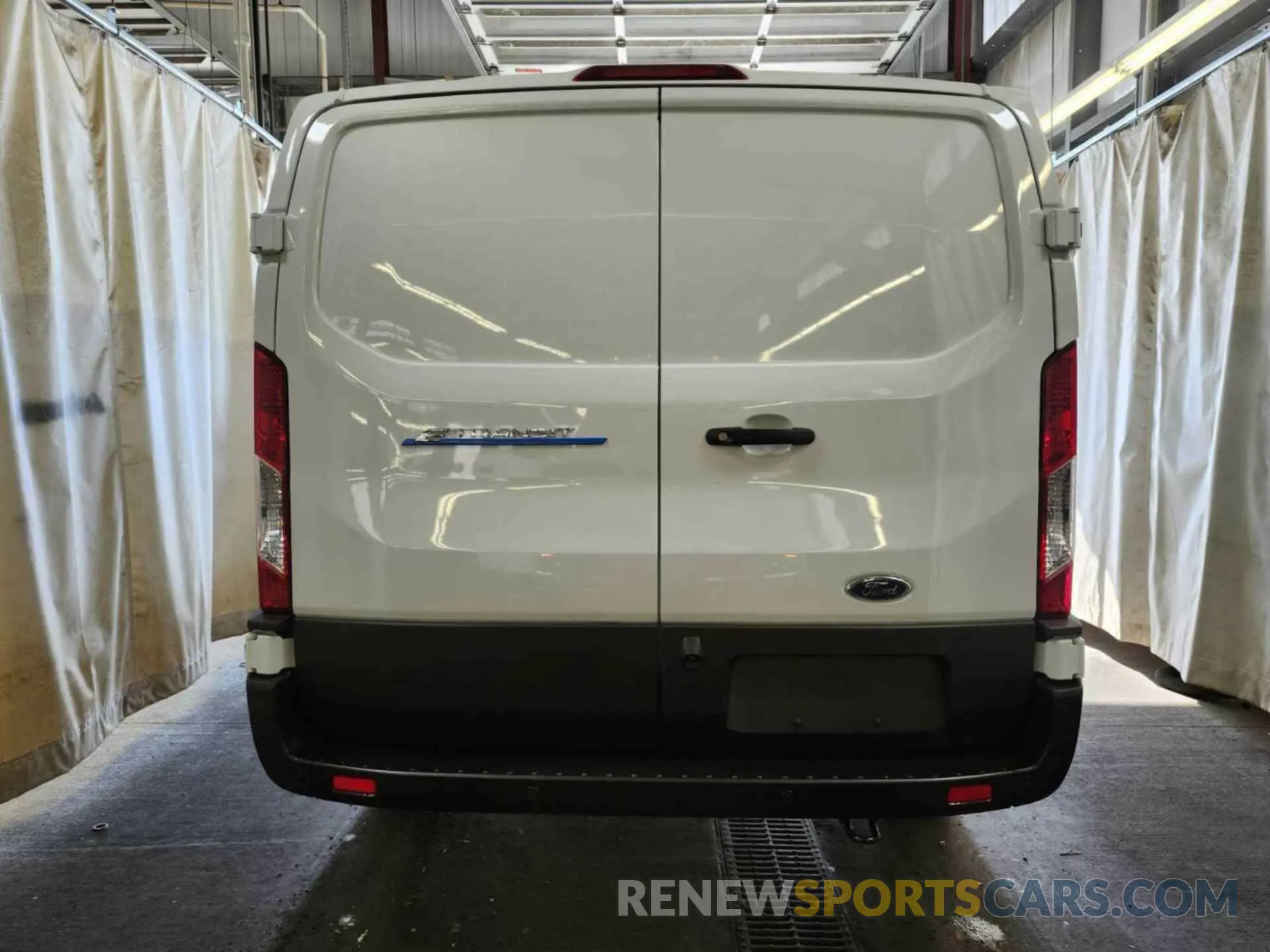3 Photograph of a damaged car 1FTBW1YM5SKA13046 FORD TRANSIT 2025