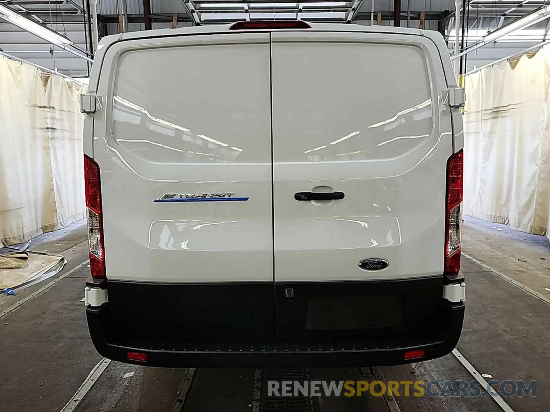 18 Photograph of a damaged car 1FTBW1YM5SKA13080 FORD TRANSIT 2025
