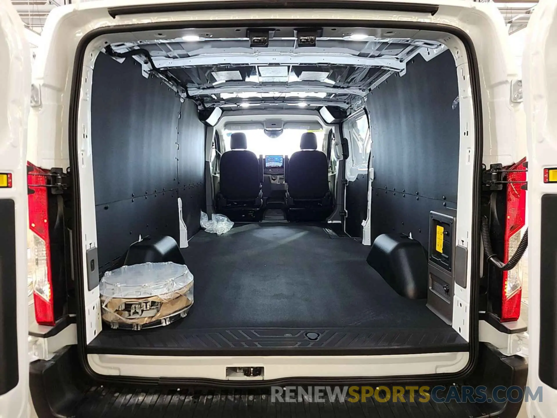19 Photograph of a damaged car 1FTBW1YM5SKA13080 FORD TRANSIT 2025