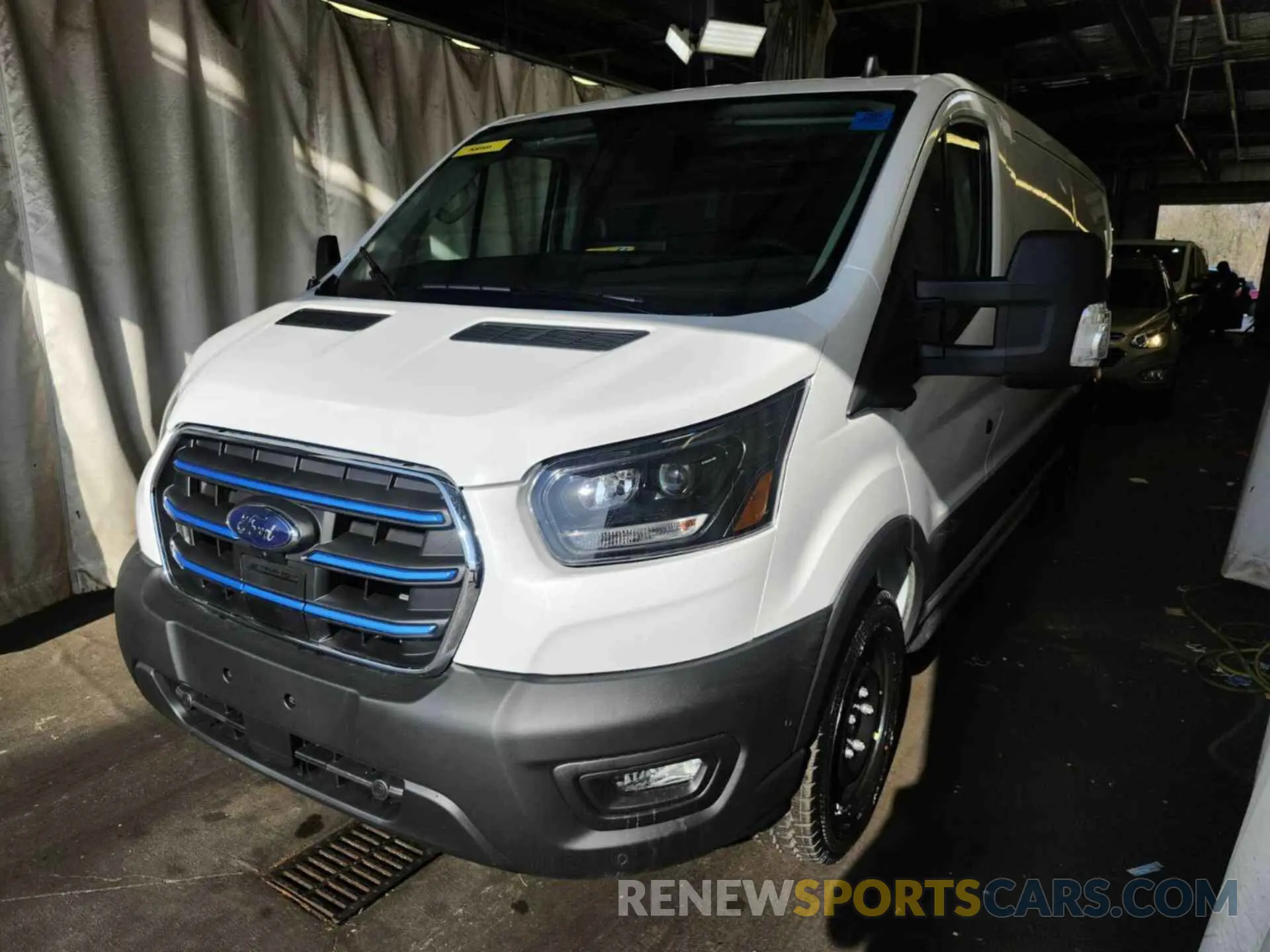 18 Photograph of a damaged car 1FTBW1YM6SKA13038 FORD TRANSIT 2025