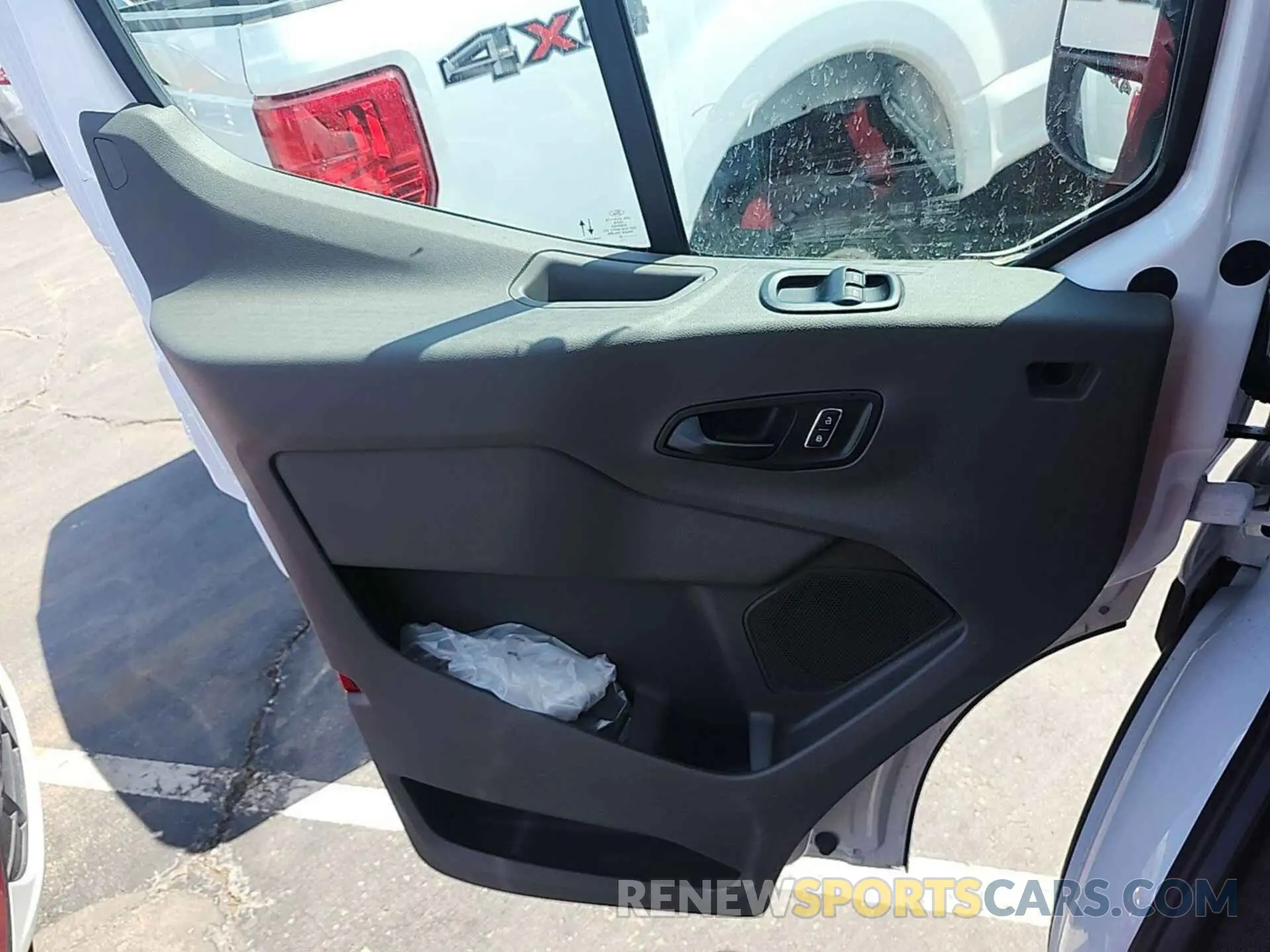 8 Photograph of a damaged car 1FTBW1YM8SKA12957 FORD TRANSIT 2025