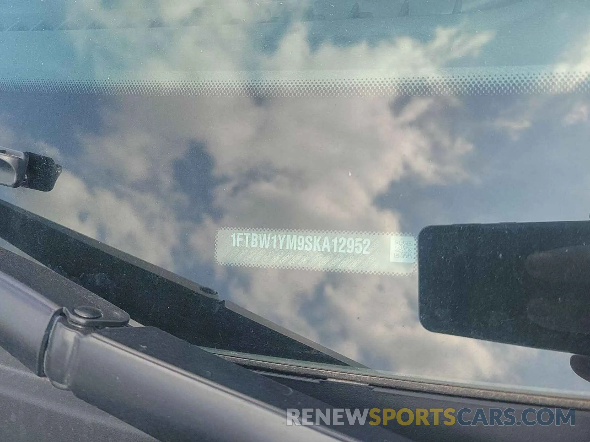 18 Photograph of a damaged car 1FTBW1YM9SKA12952 FORD TRANSIT 2025