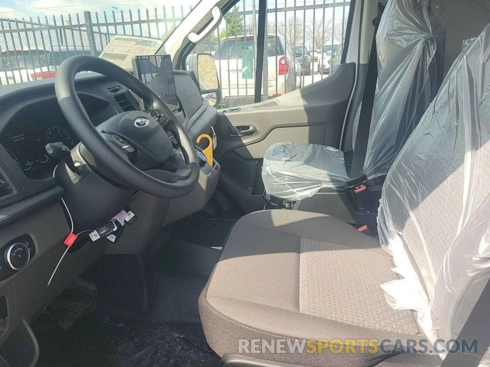 9 Photograph of a damaged car 1FTBW1YM9SKA12952 FORD TRANSIT 2025