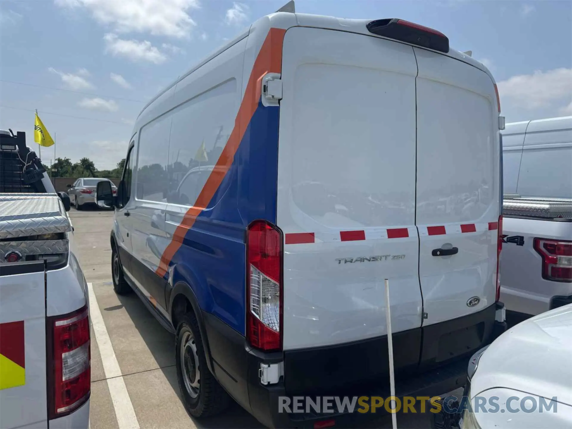 18 Photograph of a damaged car 1FTYR1CM1KKA80395 FORD TRANSIT-250 2019